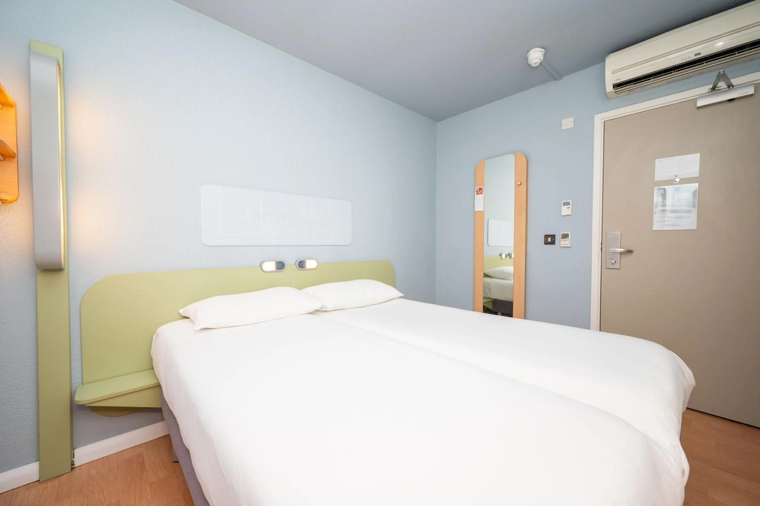 Bed in ibis budget London Barking
