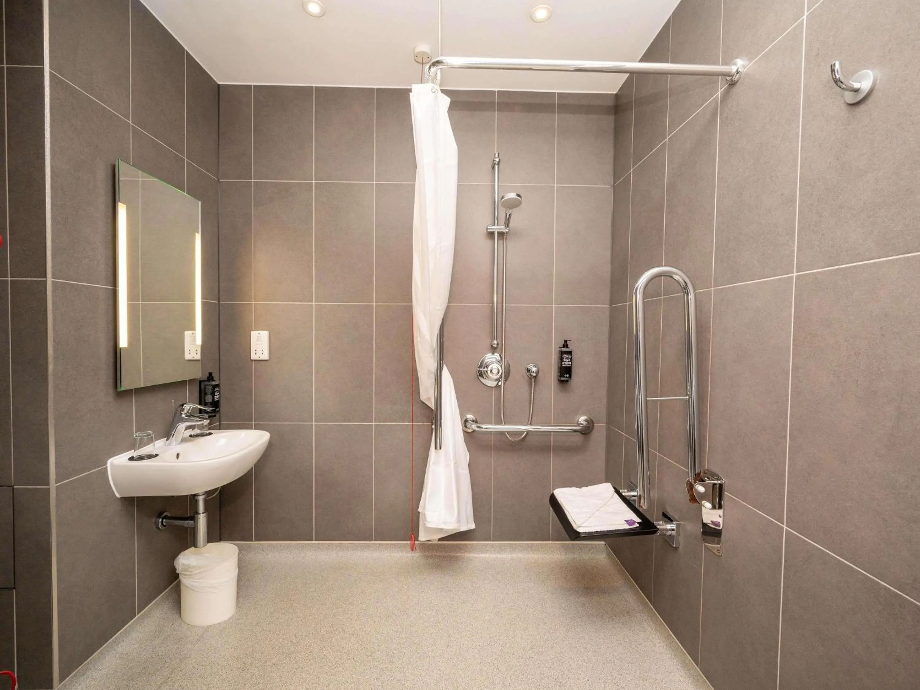 Bedroom in ibis budget London Barking