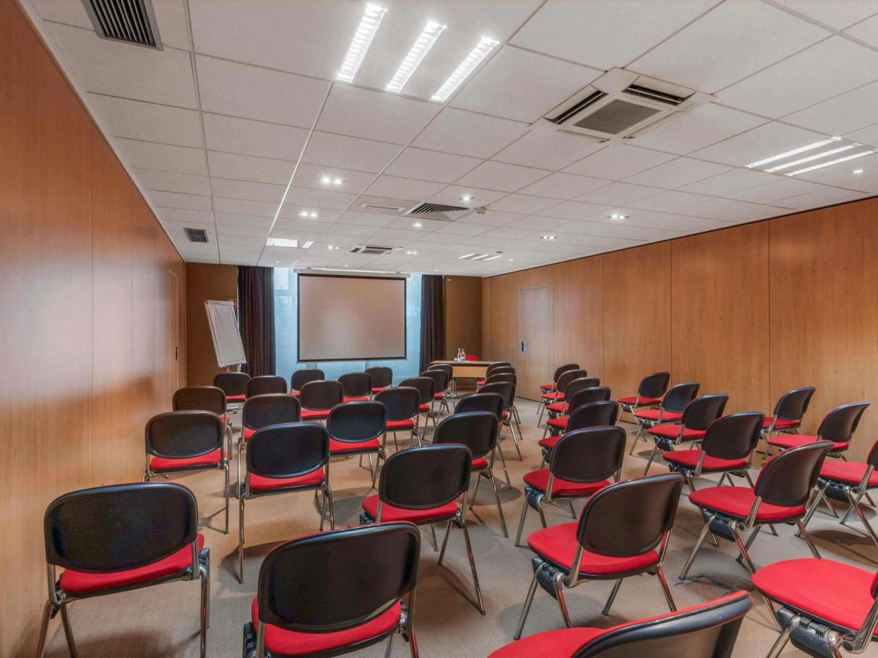Meeting/conference room in Mercure Paris Roissy CDG