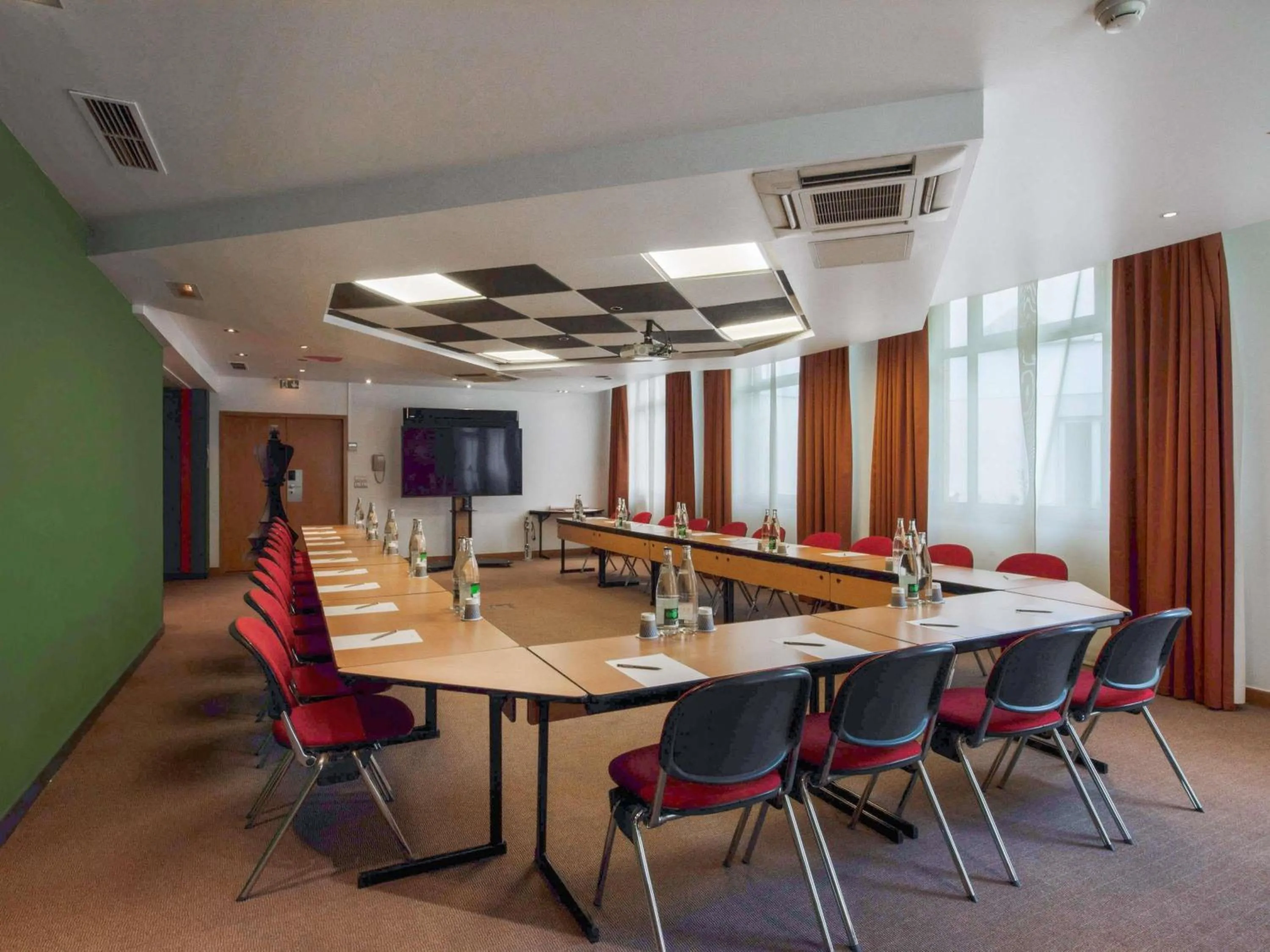 Meeting/conference room in Mercure Paris Roissy CDG