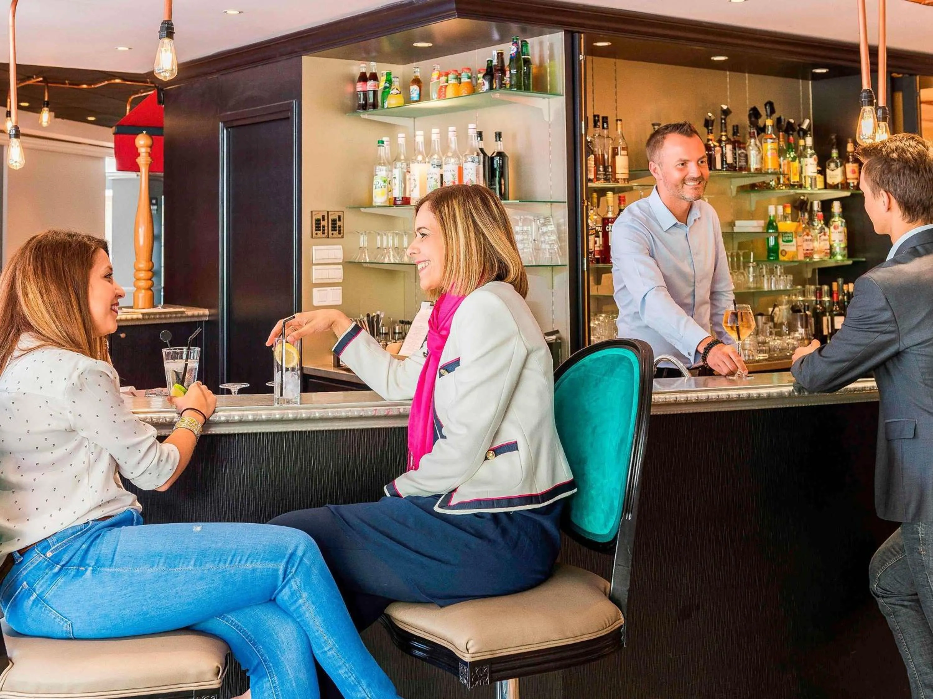 Lounge or bar in Mercure Paris Roissy CDG