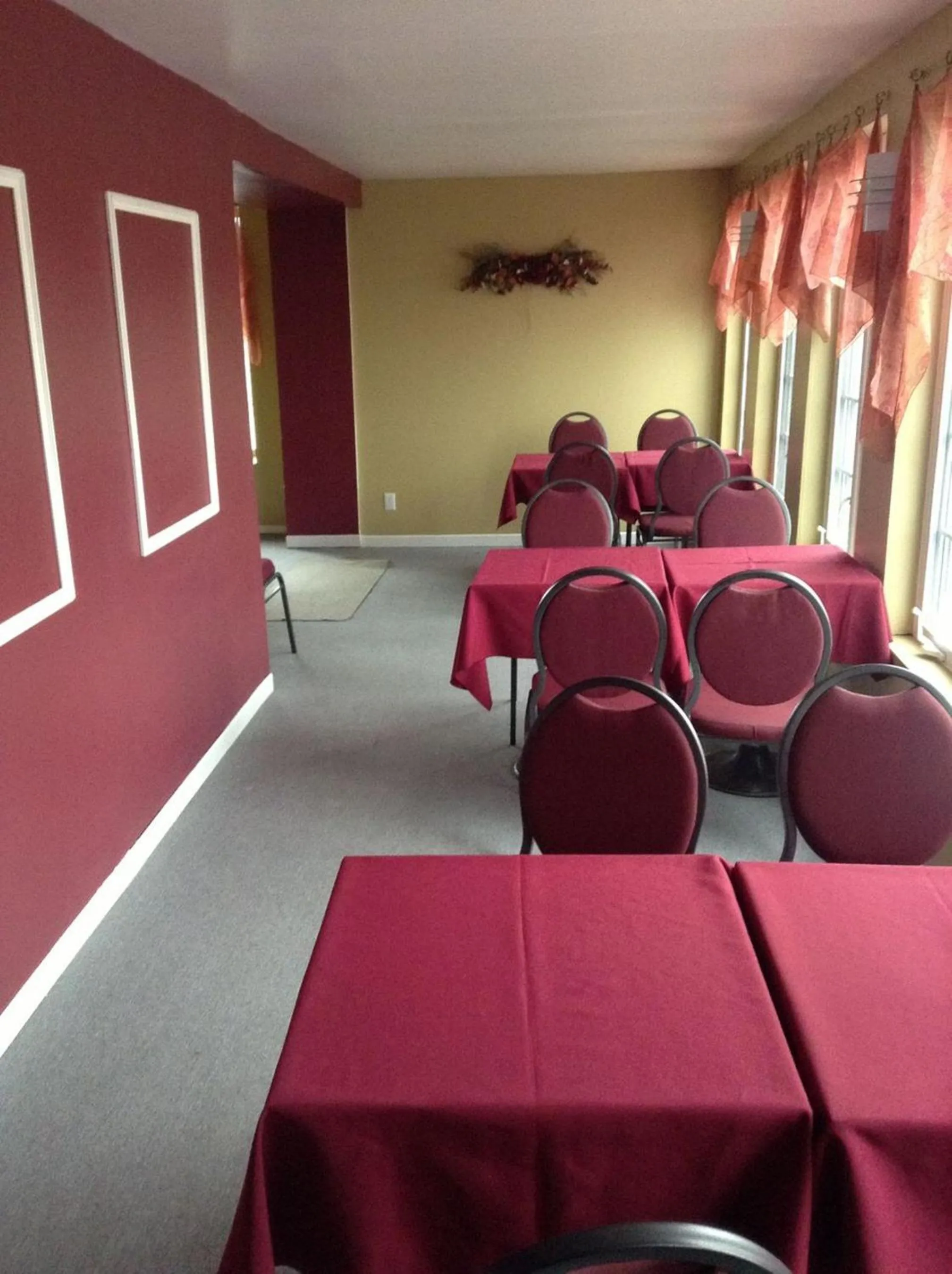 Continental breakfast in hotel au vieux bardeau