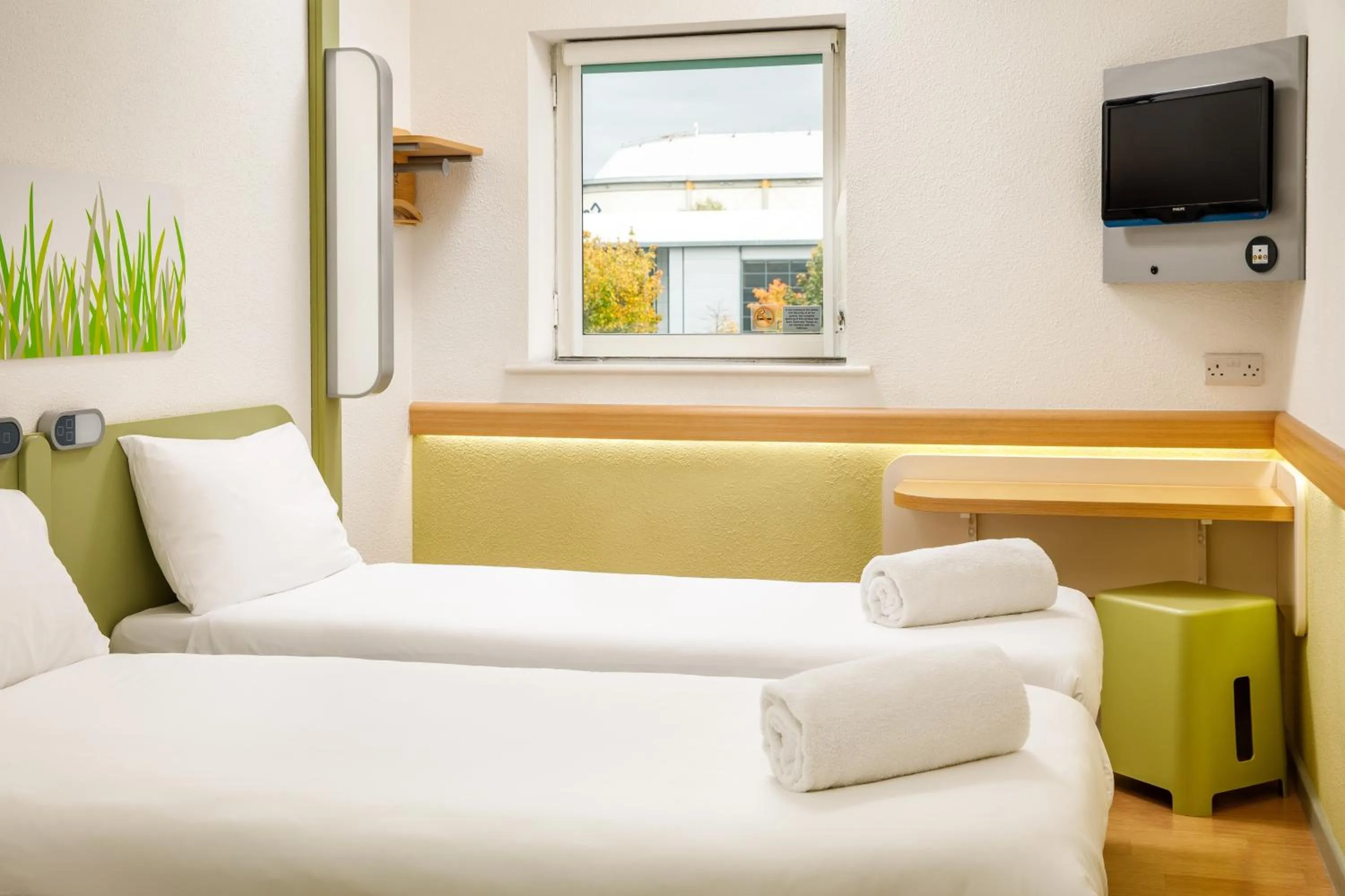 Bedroom, Bed in ibis budget Sheffield Arena