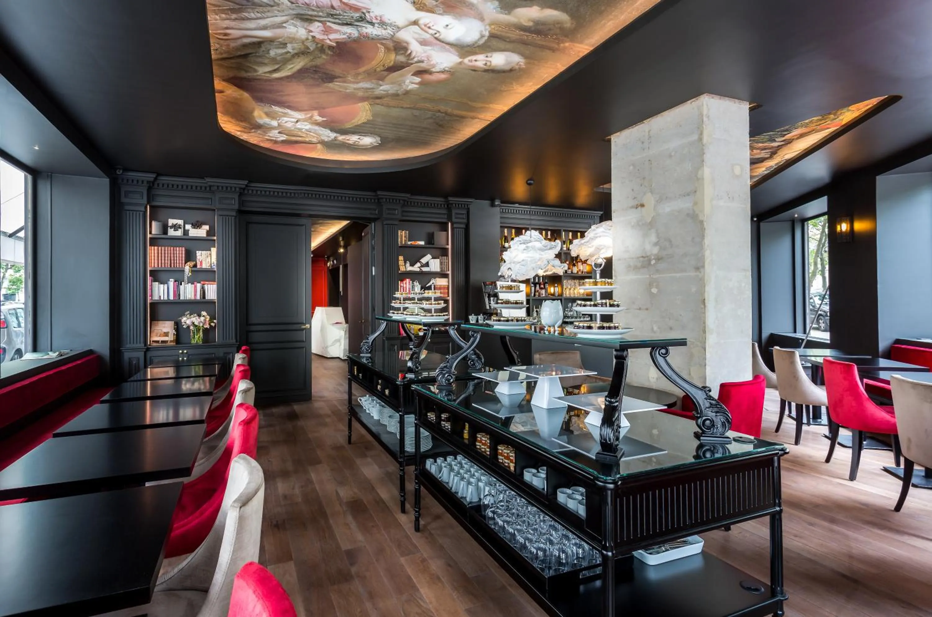 Lounge or bar in Hôtel La Comtesse