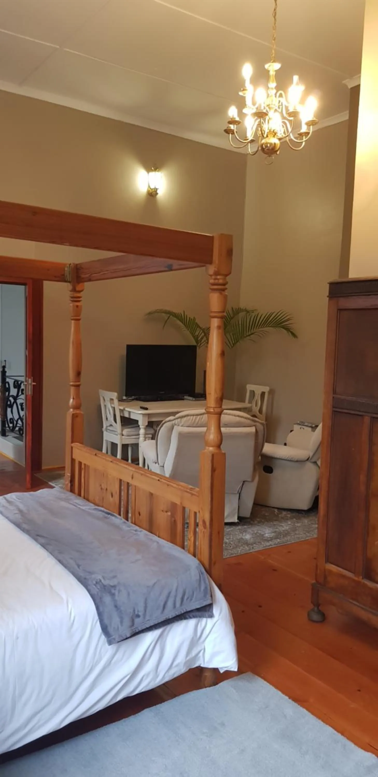 Photo of the whole room, Bed in Royston Hall Historical Guesthouse