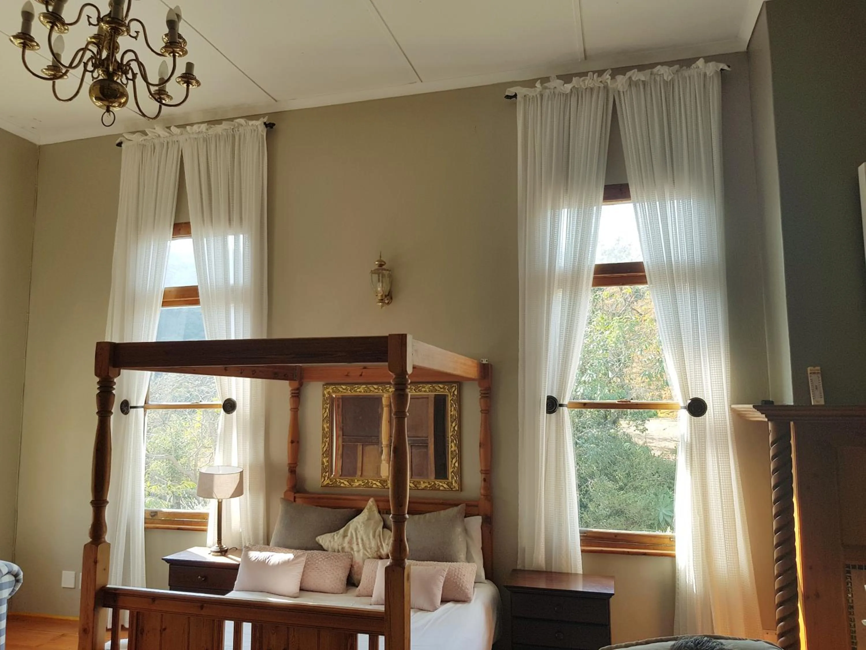 Bed in Royston Hall Historical Guesthouse