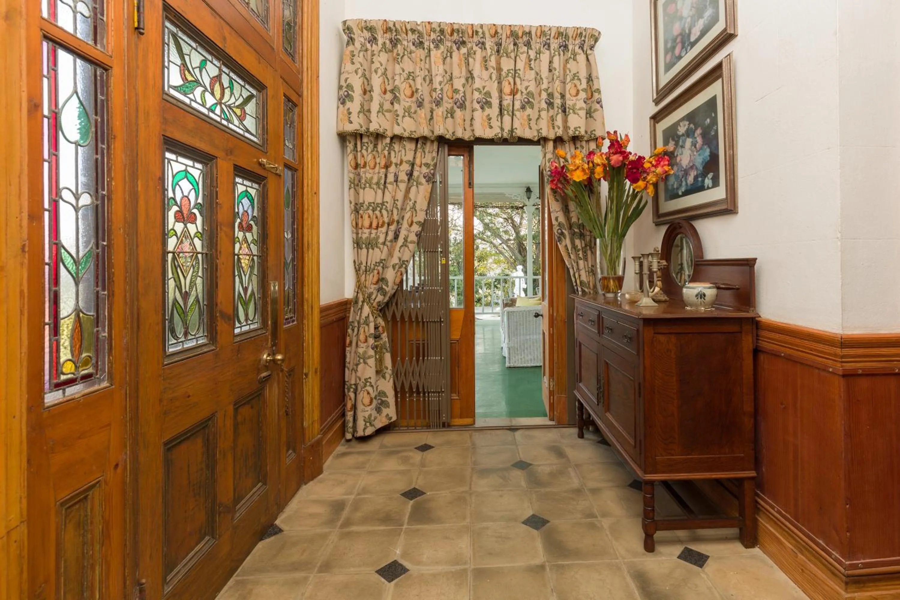 Lobby or reception in Royston Hall Historical Guesthouse