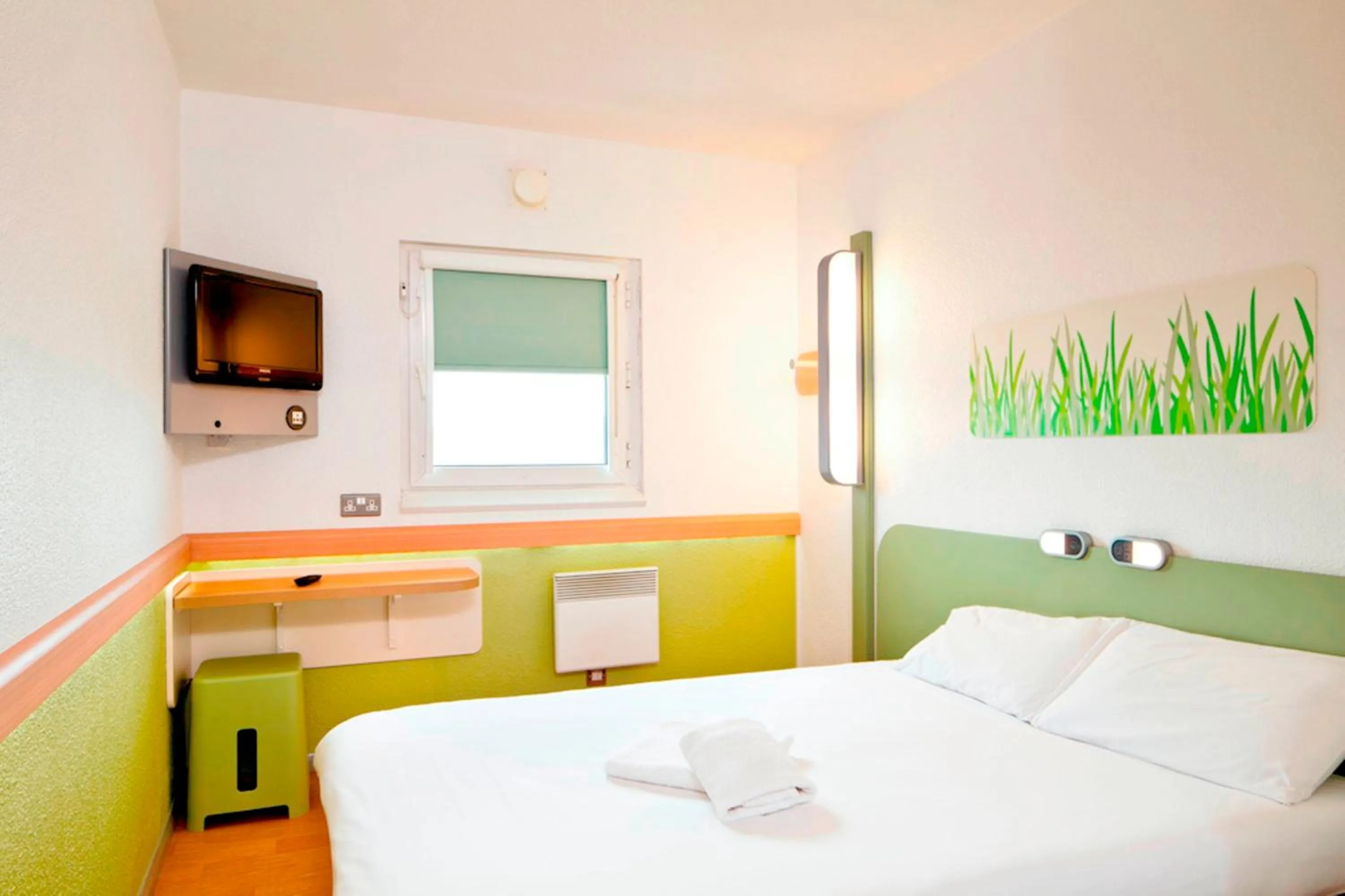 Photo of the whole room, Bed in ibis budget Southampton Centre