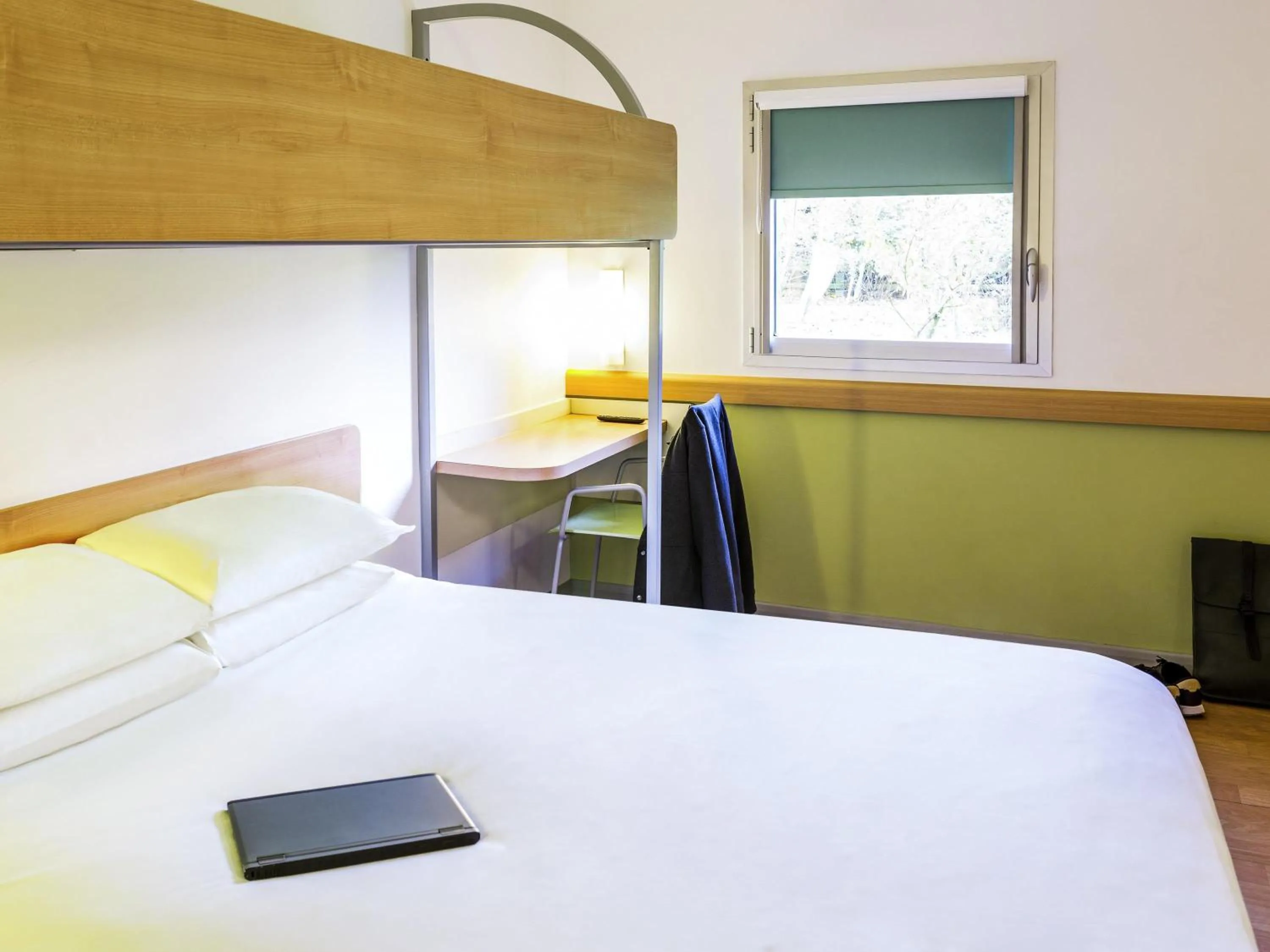 Bedroom, Bed in ibis budget Derby