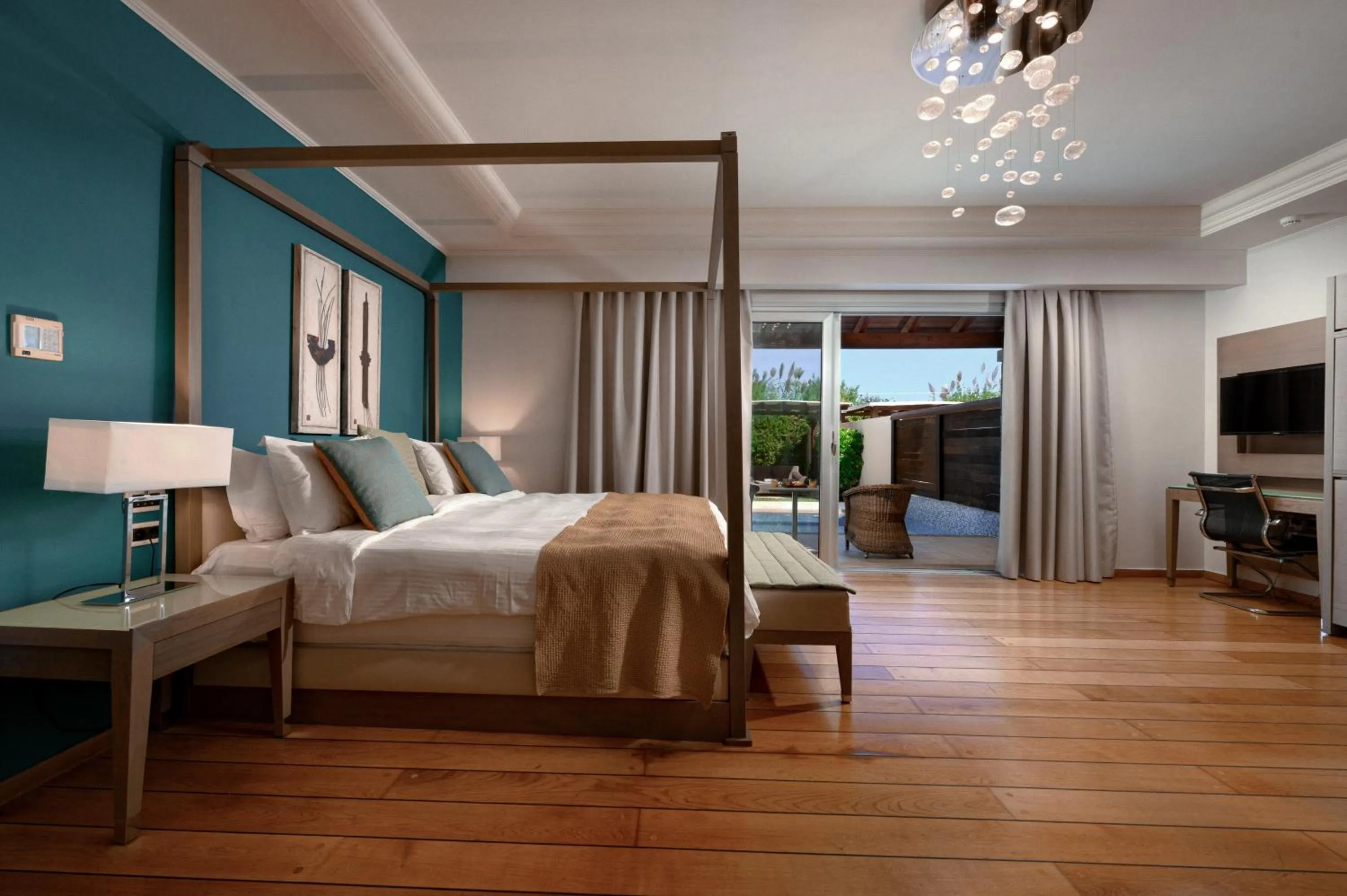 Bedroom, Bed in Restia