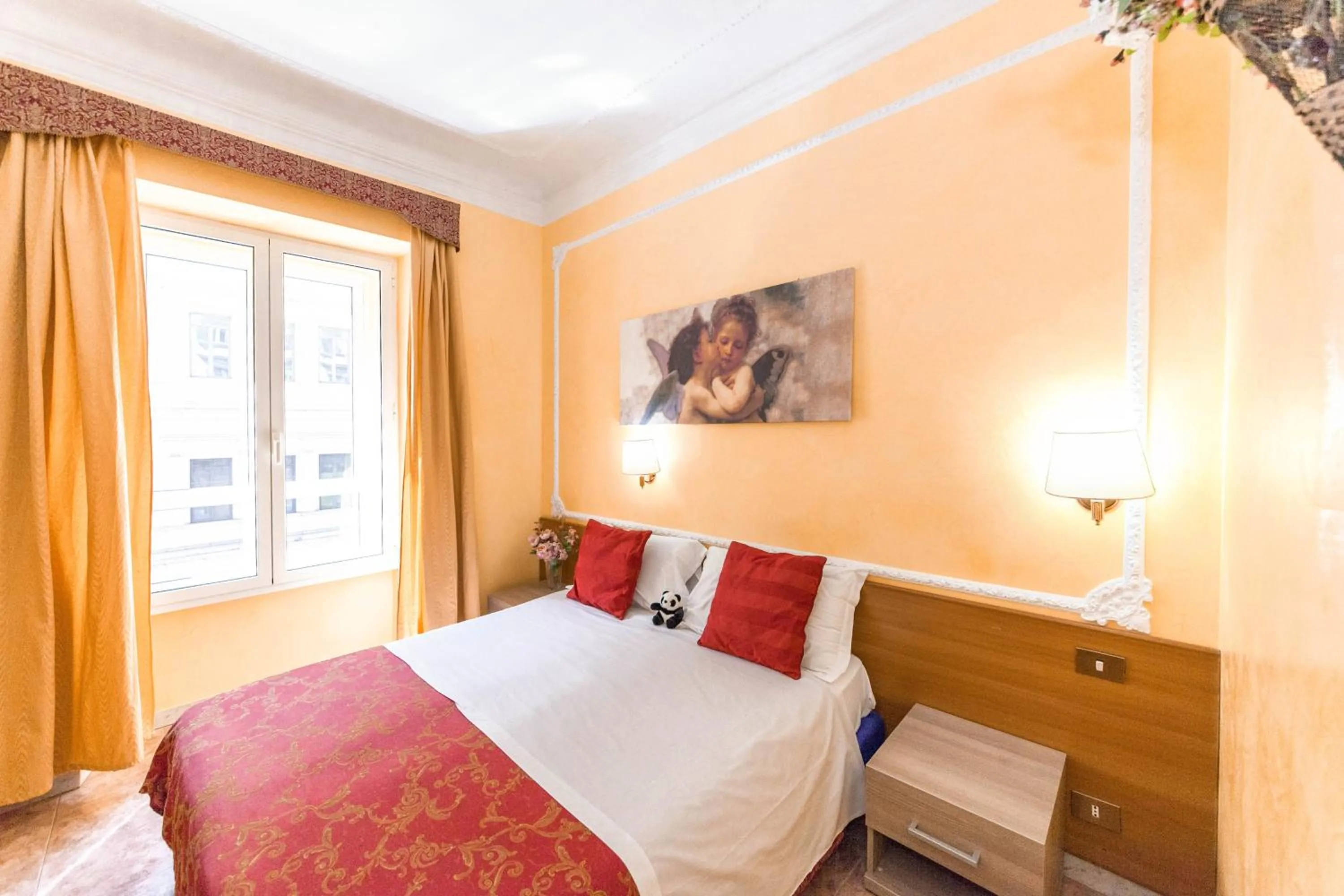Photo of the whole room, Bed in Downtown Accommodation