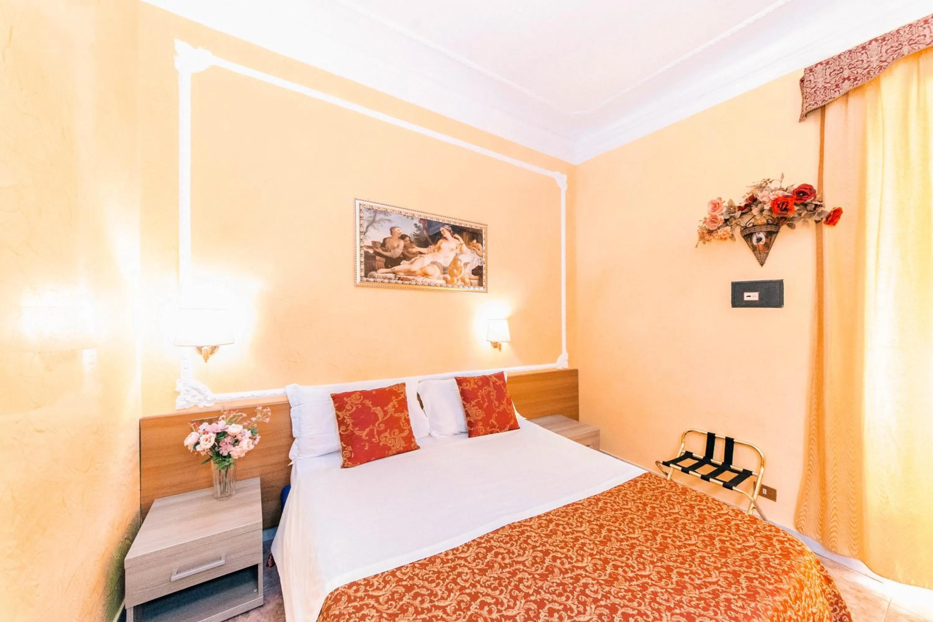 Photo of the whole room, Bed in Downtown Accommodation