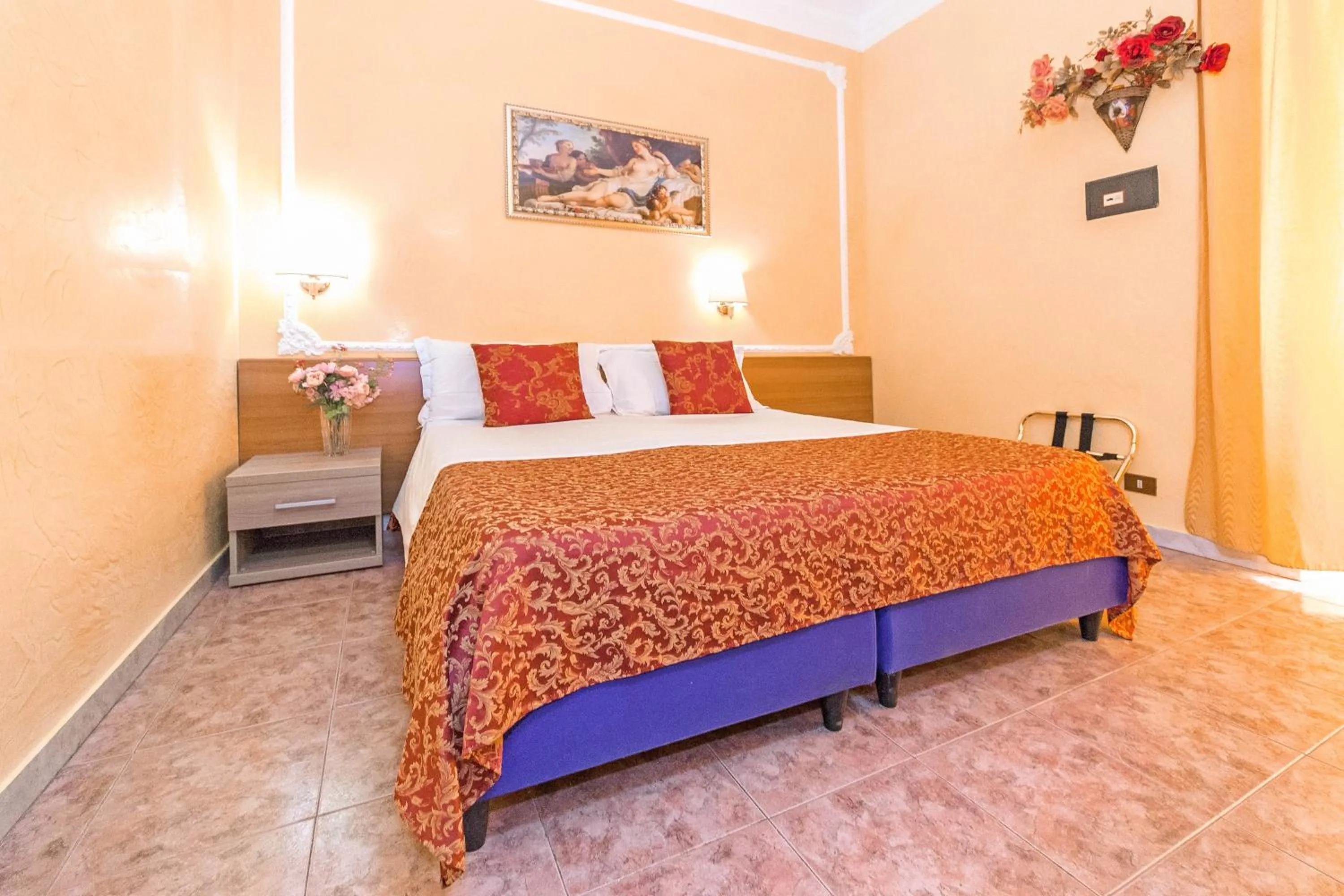 Photo of the whole room, Bed in Downtown Accommodation