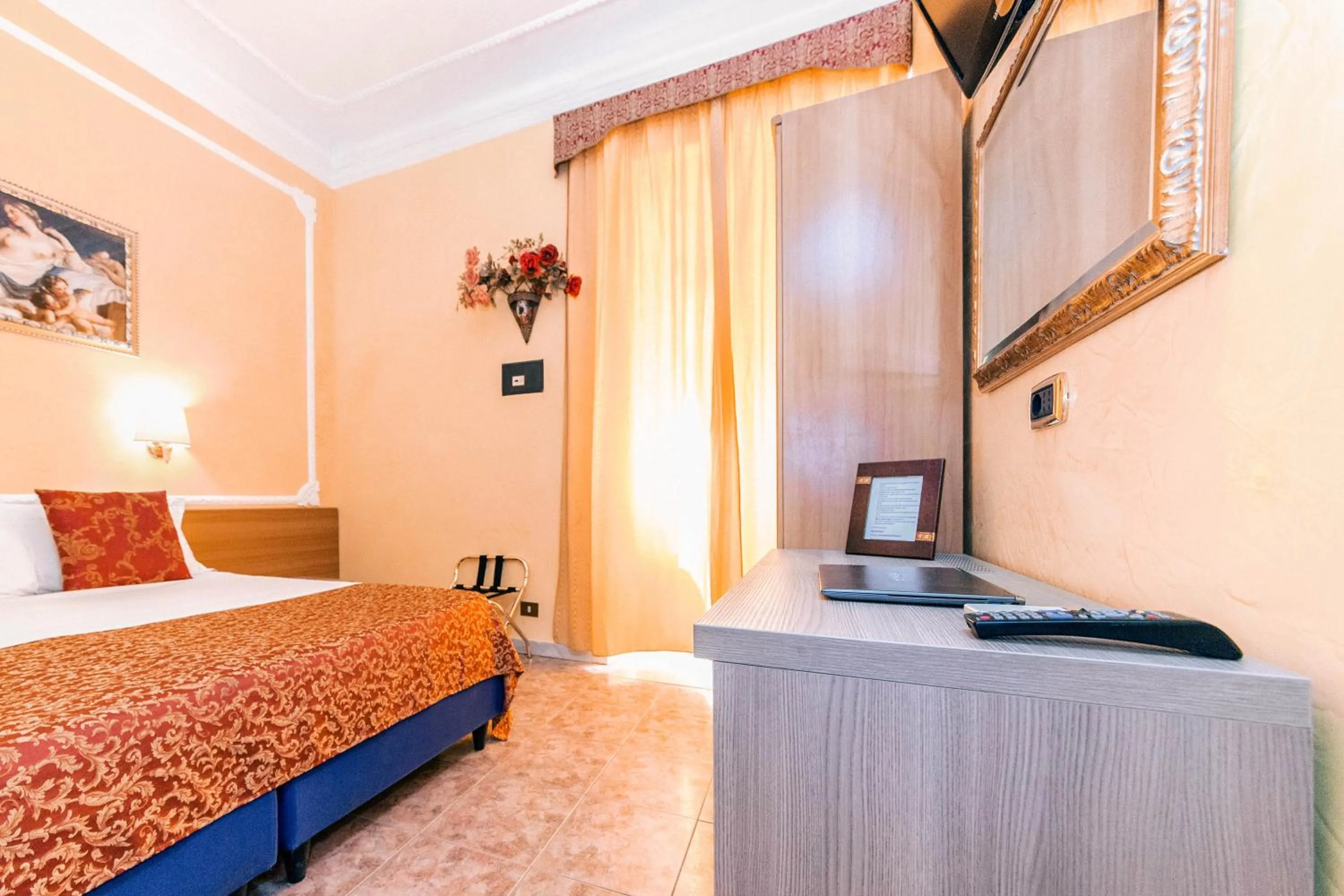 Photo of the whole room, Bed in Downtown Accommodation