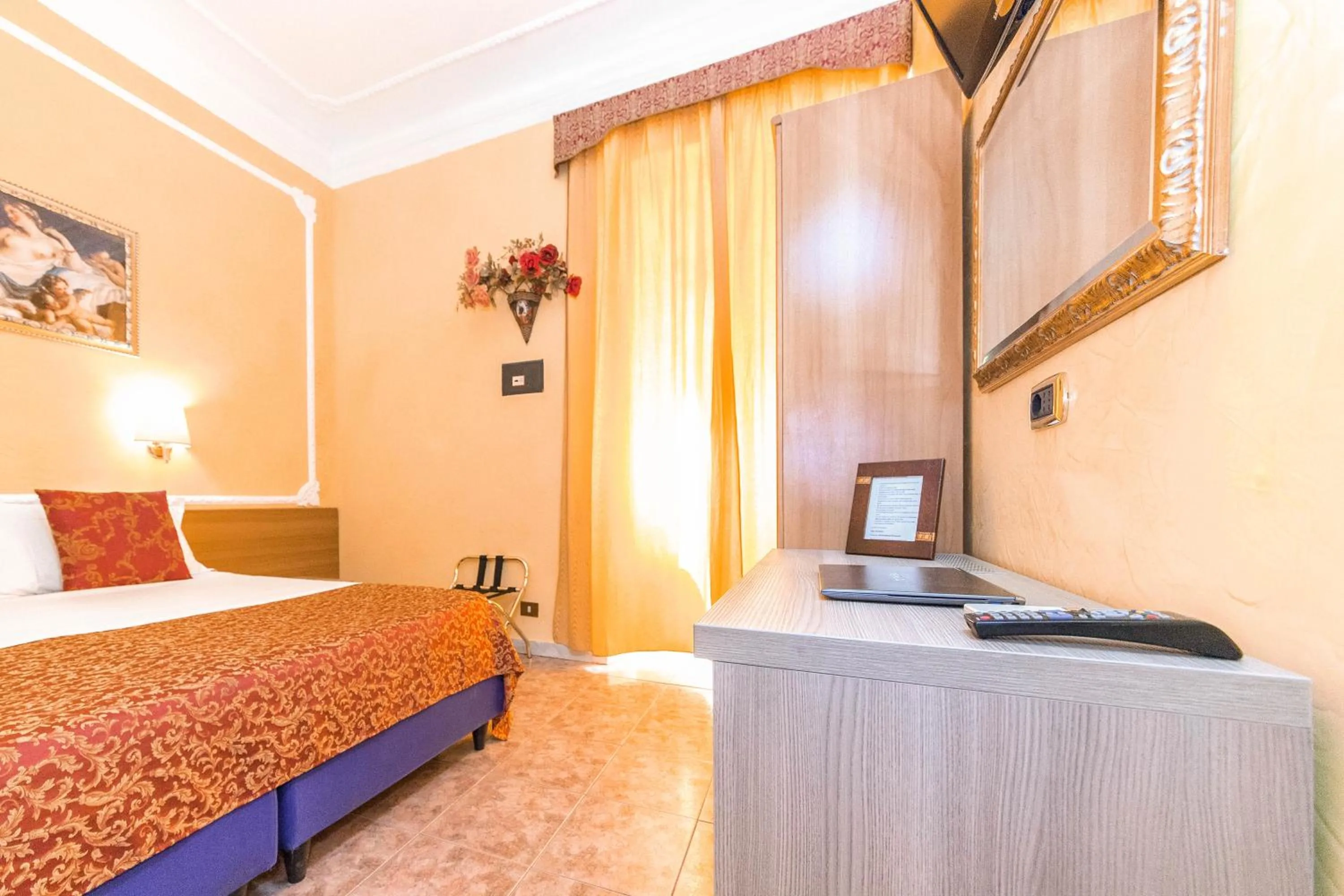 Photo of the whole room, Bed in Downtown Accommodation