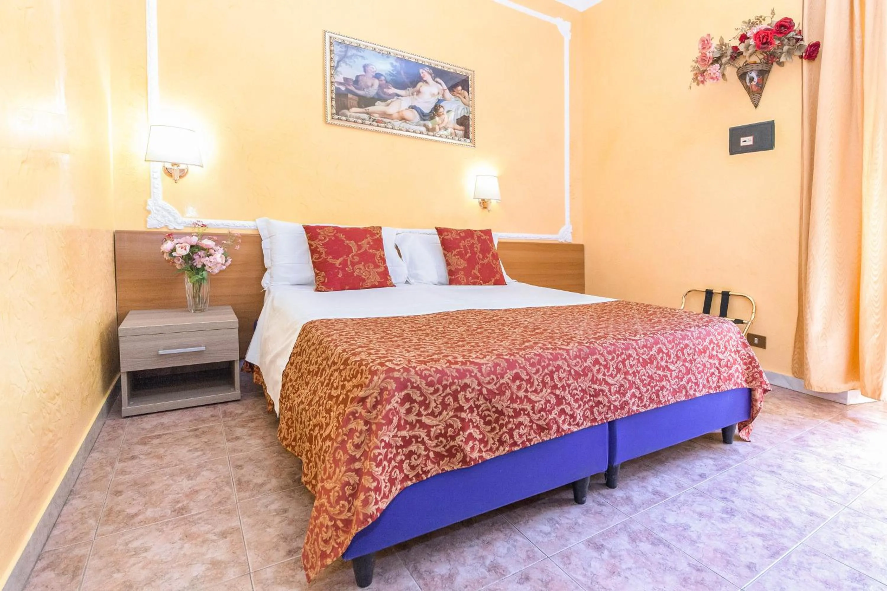 Photo of the whole room, Bed in Downtown Accommodation