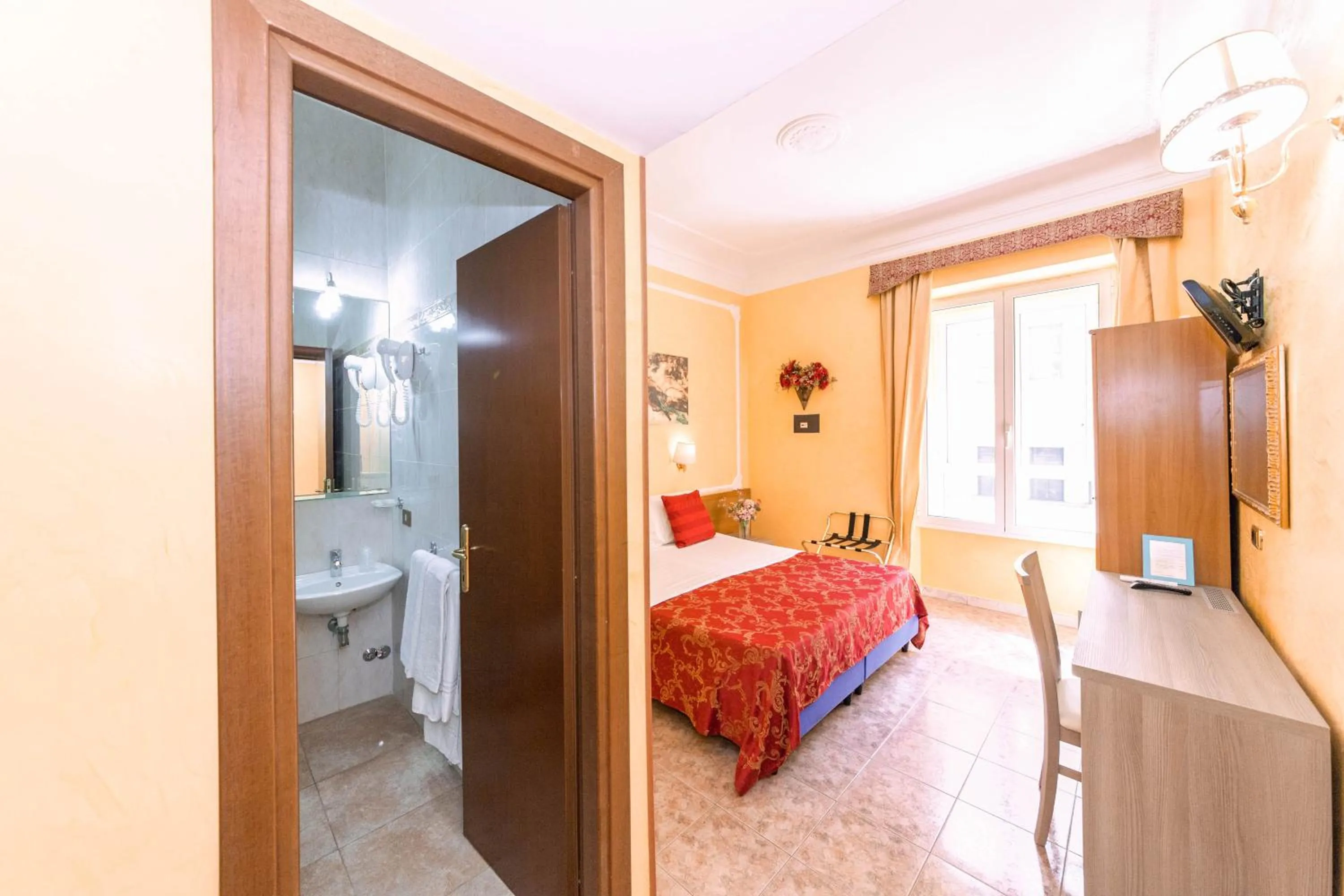 Photo of the whole room, Bed in Downtown Accommodation