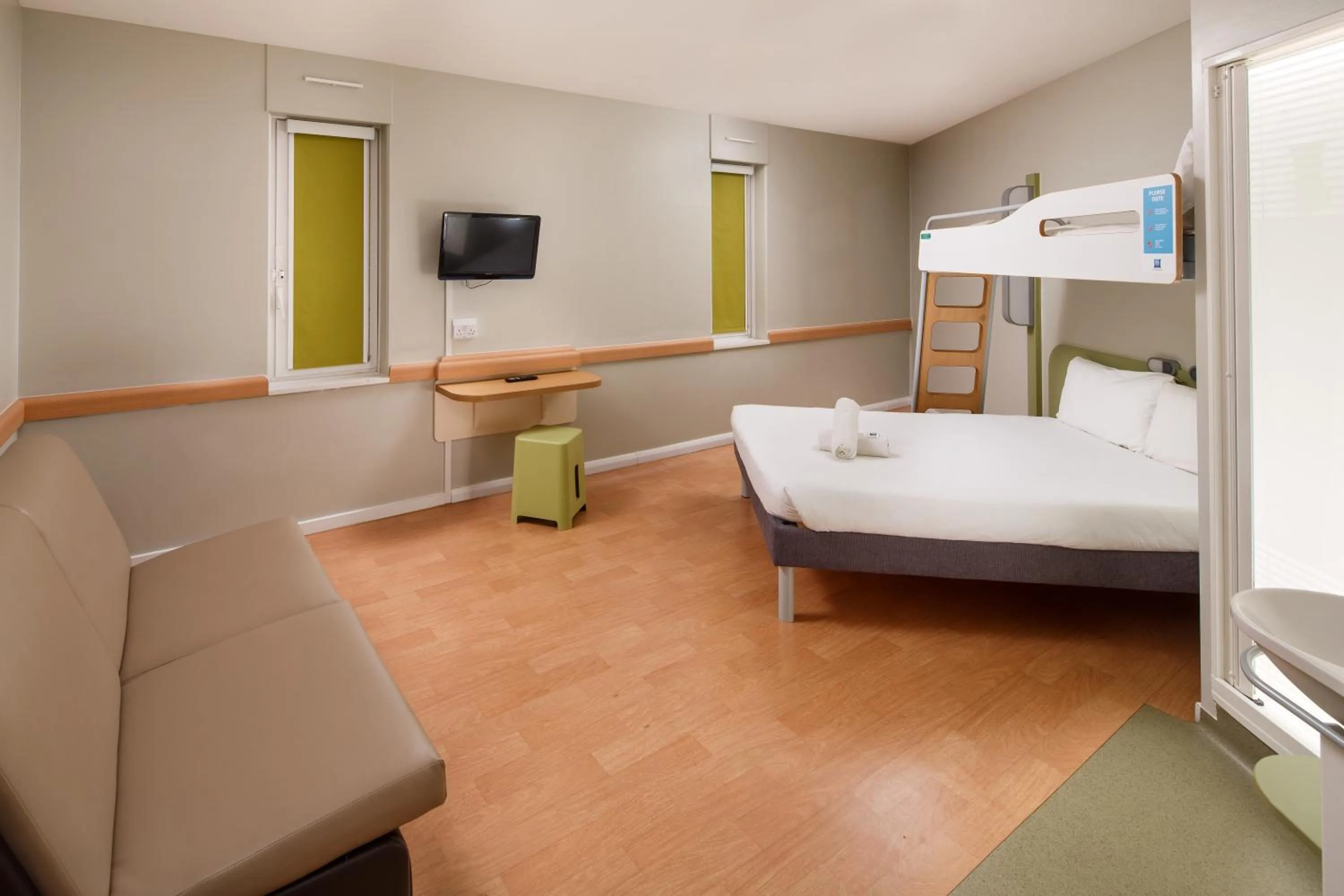 Photo of the whole room, Bed in ibis Budget Manchester Centre Pollard Street