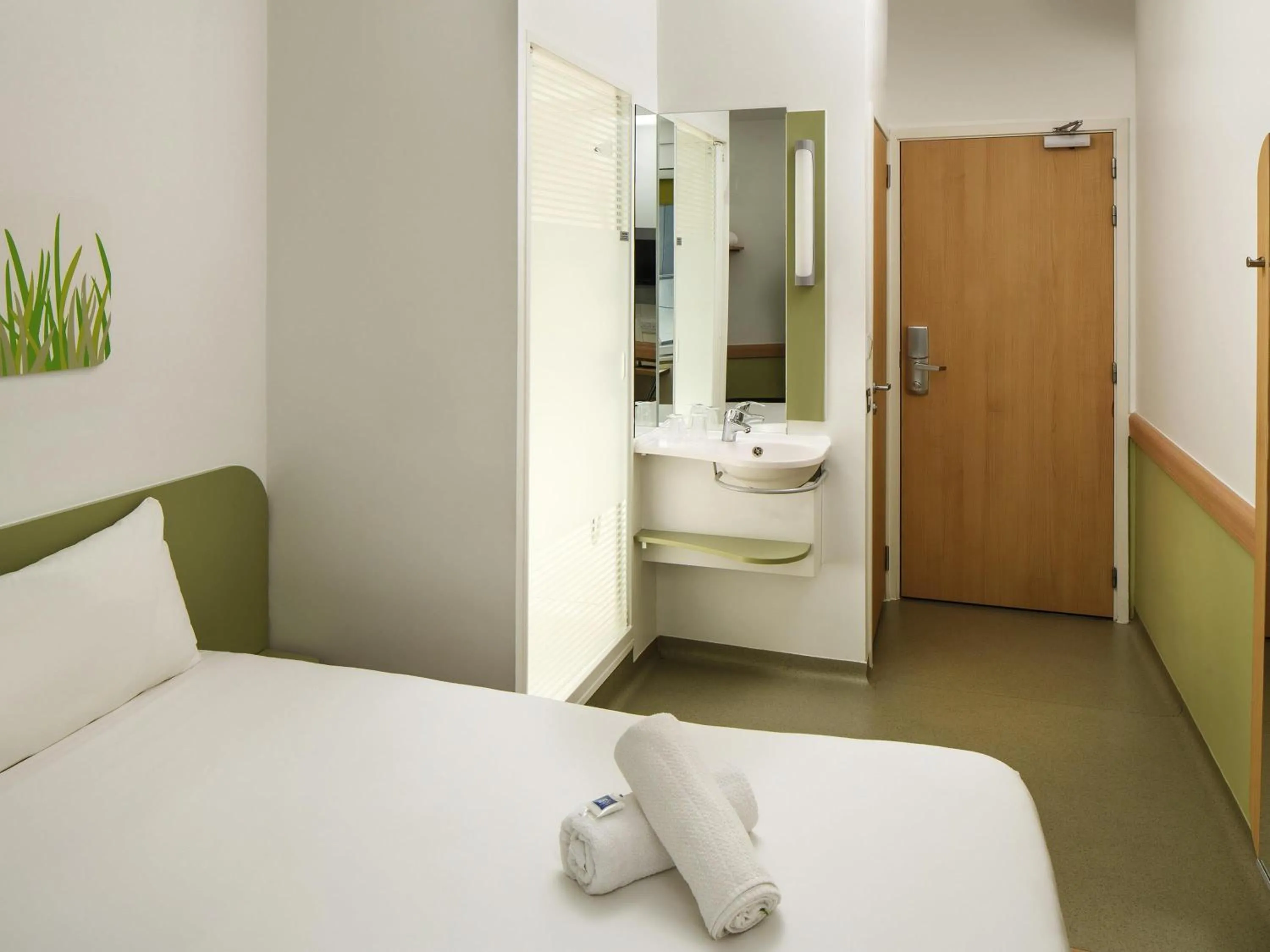 Bedroom, Bed in ibis Budget Manchester Centre Pollard Street