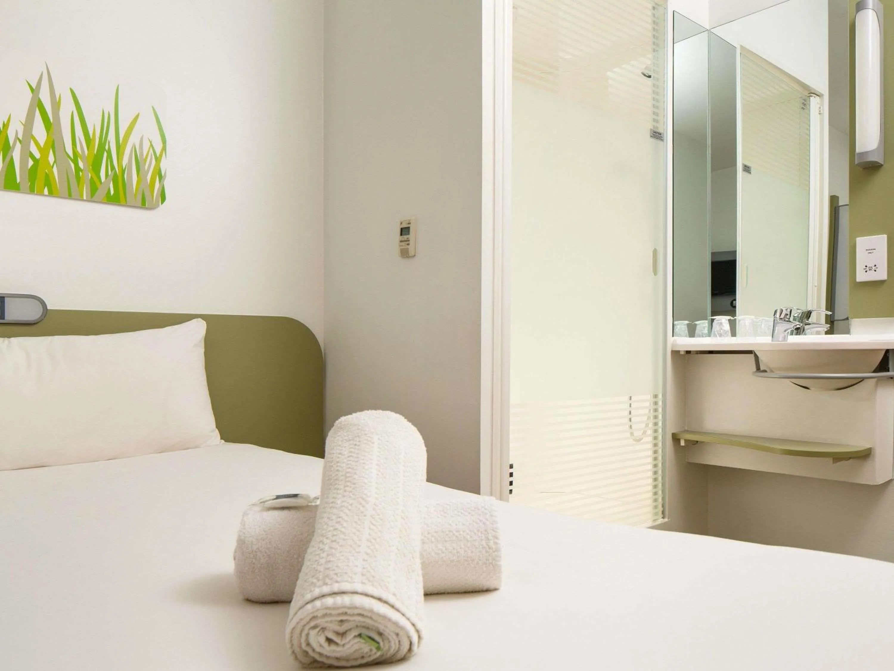 Bedroom, Bed in ibis Budget Manchester Centre Pollard Street