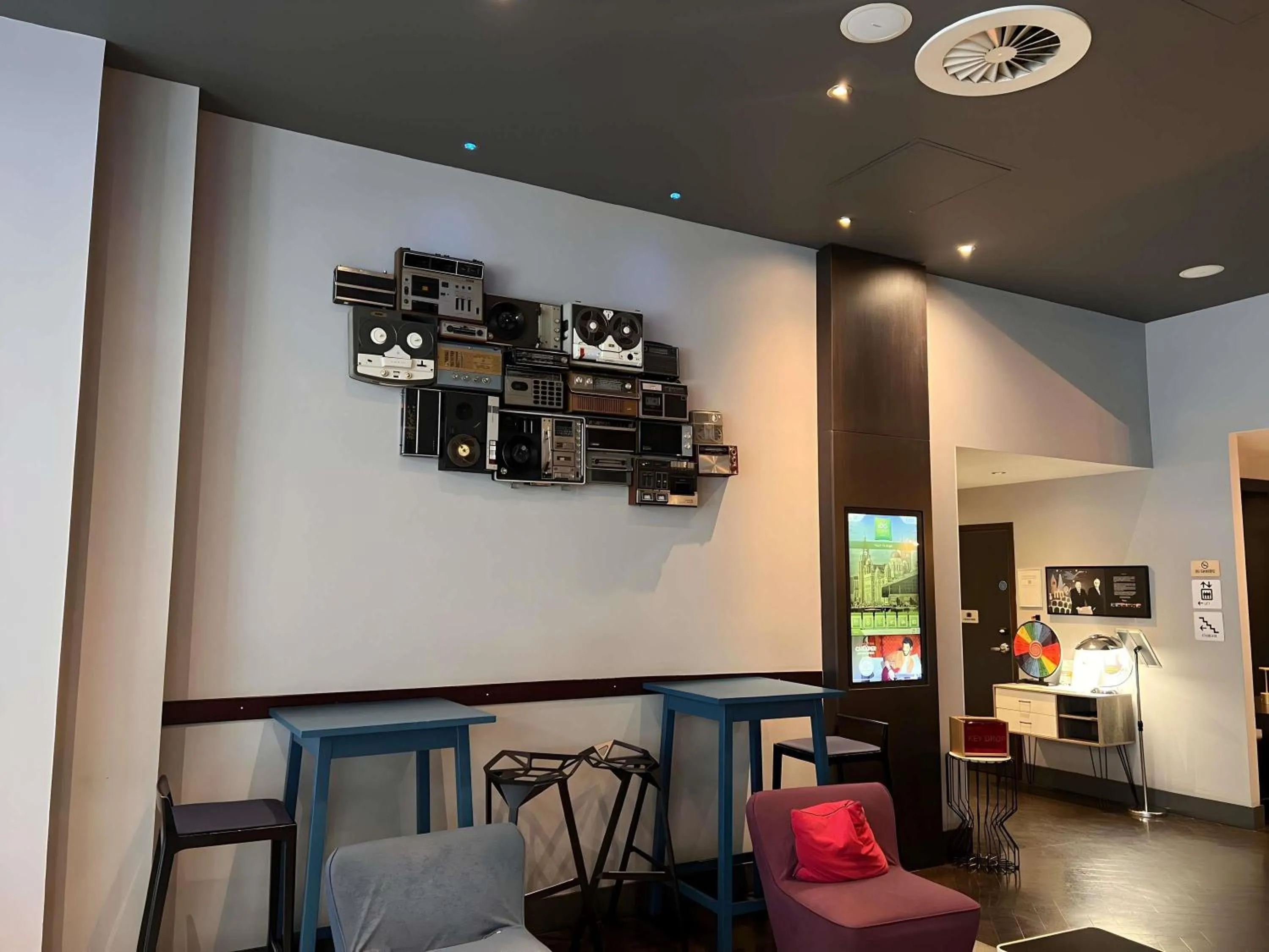Lounge or bar in Ibis Styles Liverpool Centre Dale Street - Cavern Quarter