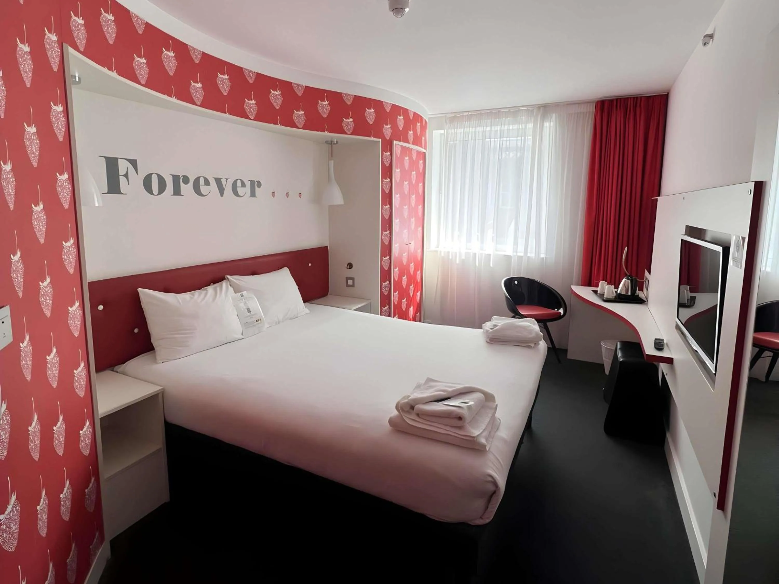 Bedroom, Bed in Ibis Styles Liverpool Centre Dale Street - Cavern Quarter