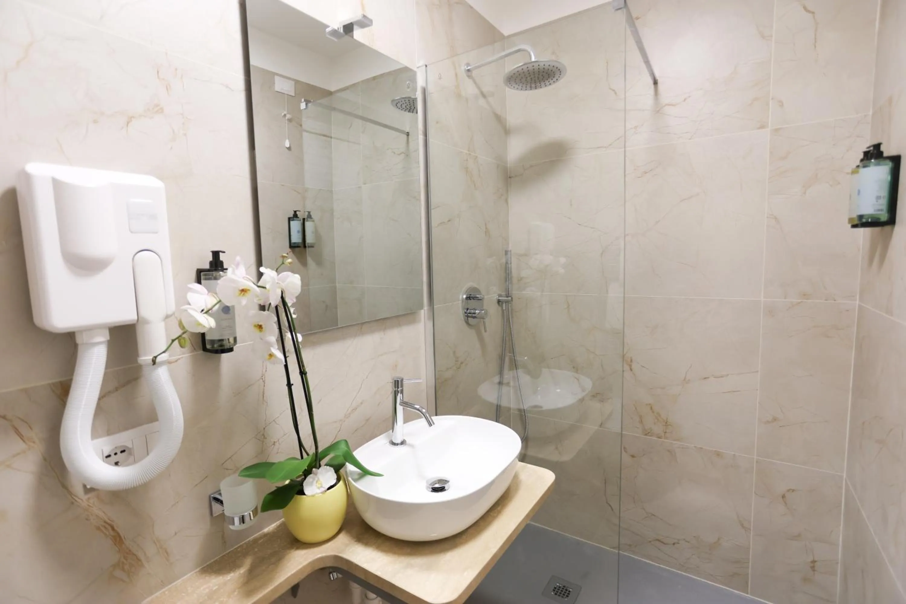 Bathroom in B&B Smart Rooms