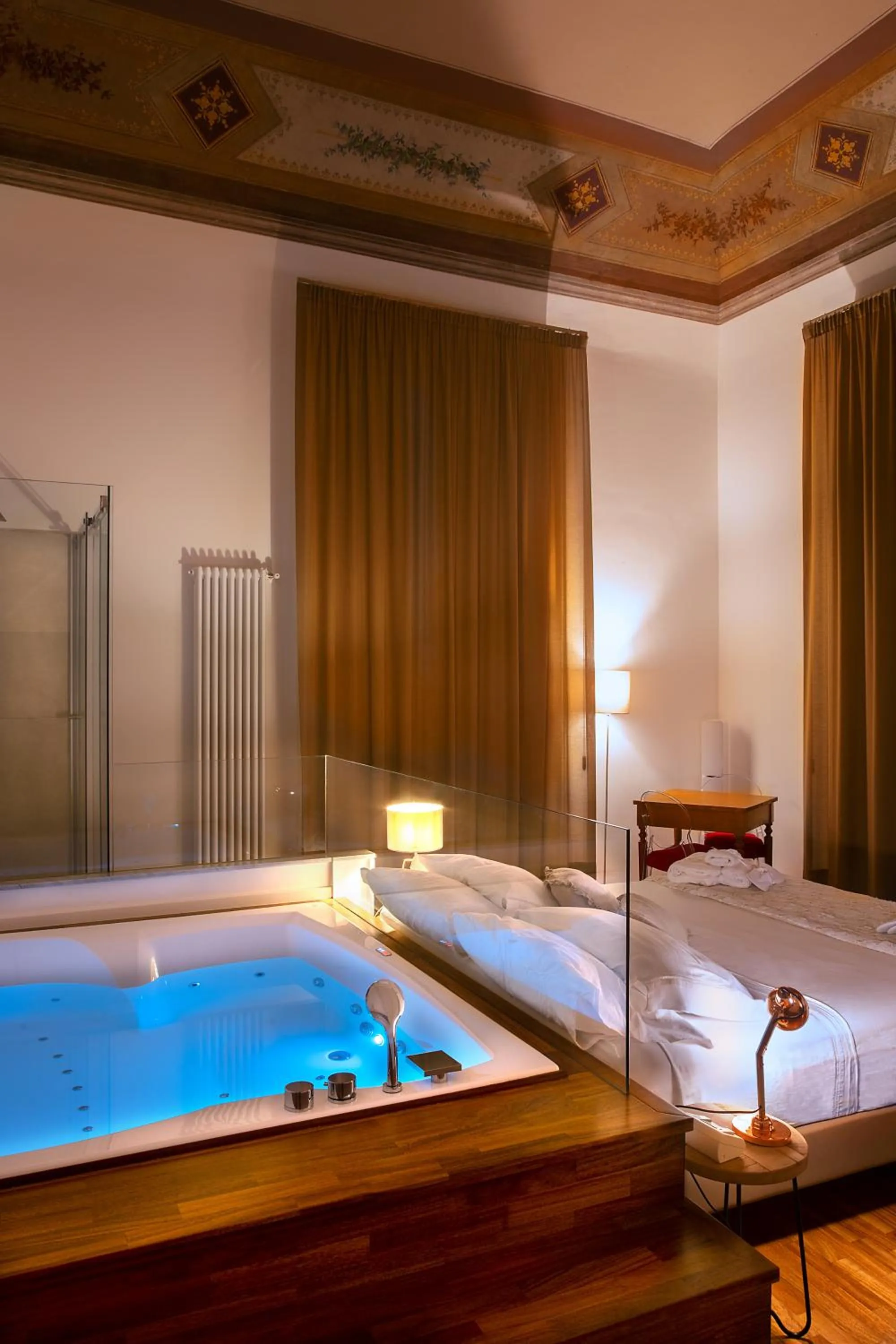 Photo of the whole room in Naca Suite