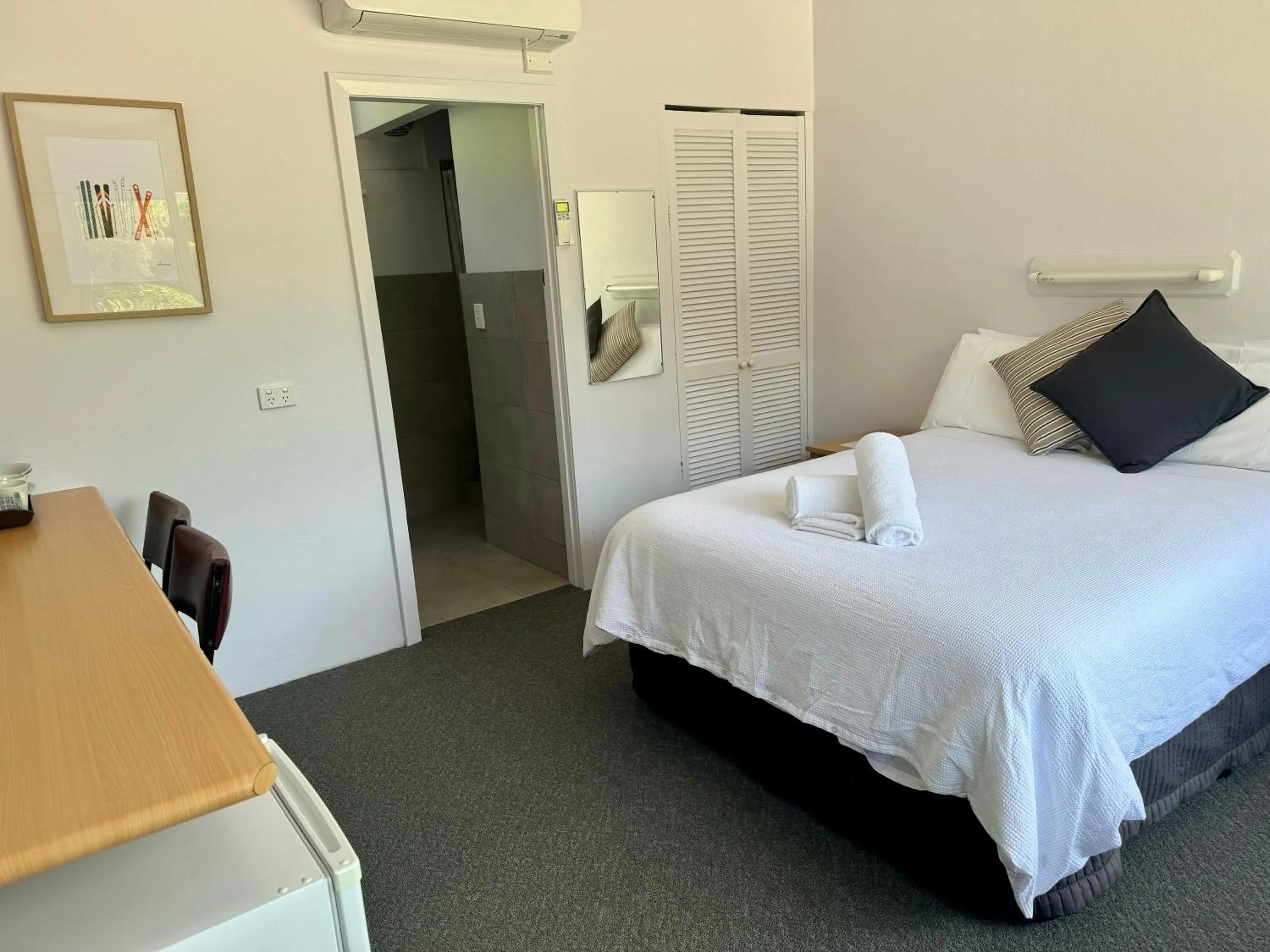 Bed in Mount Beauty Motor Inn