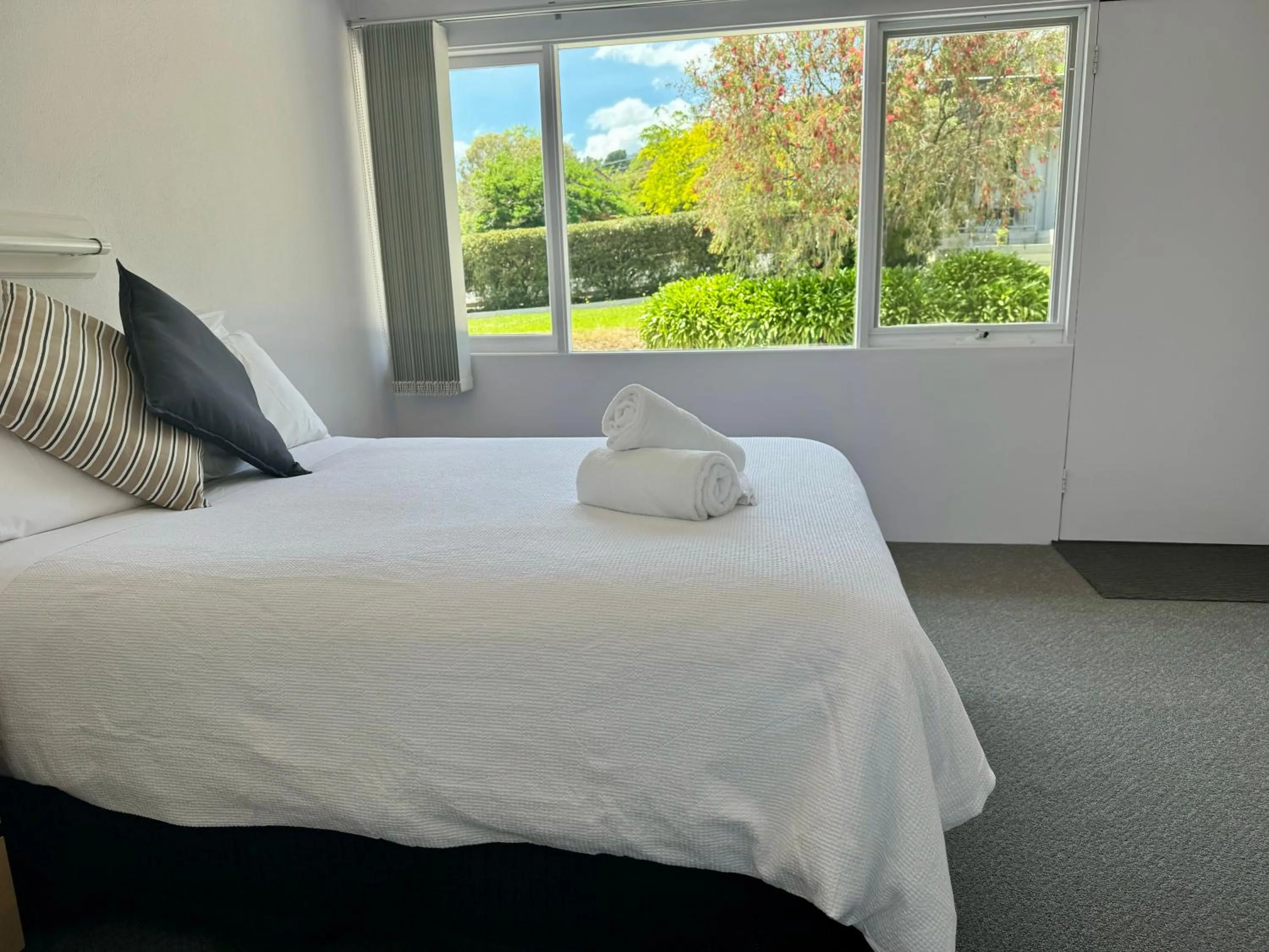 Bed in Mount Beauty Motor Inn