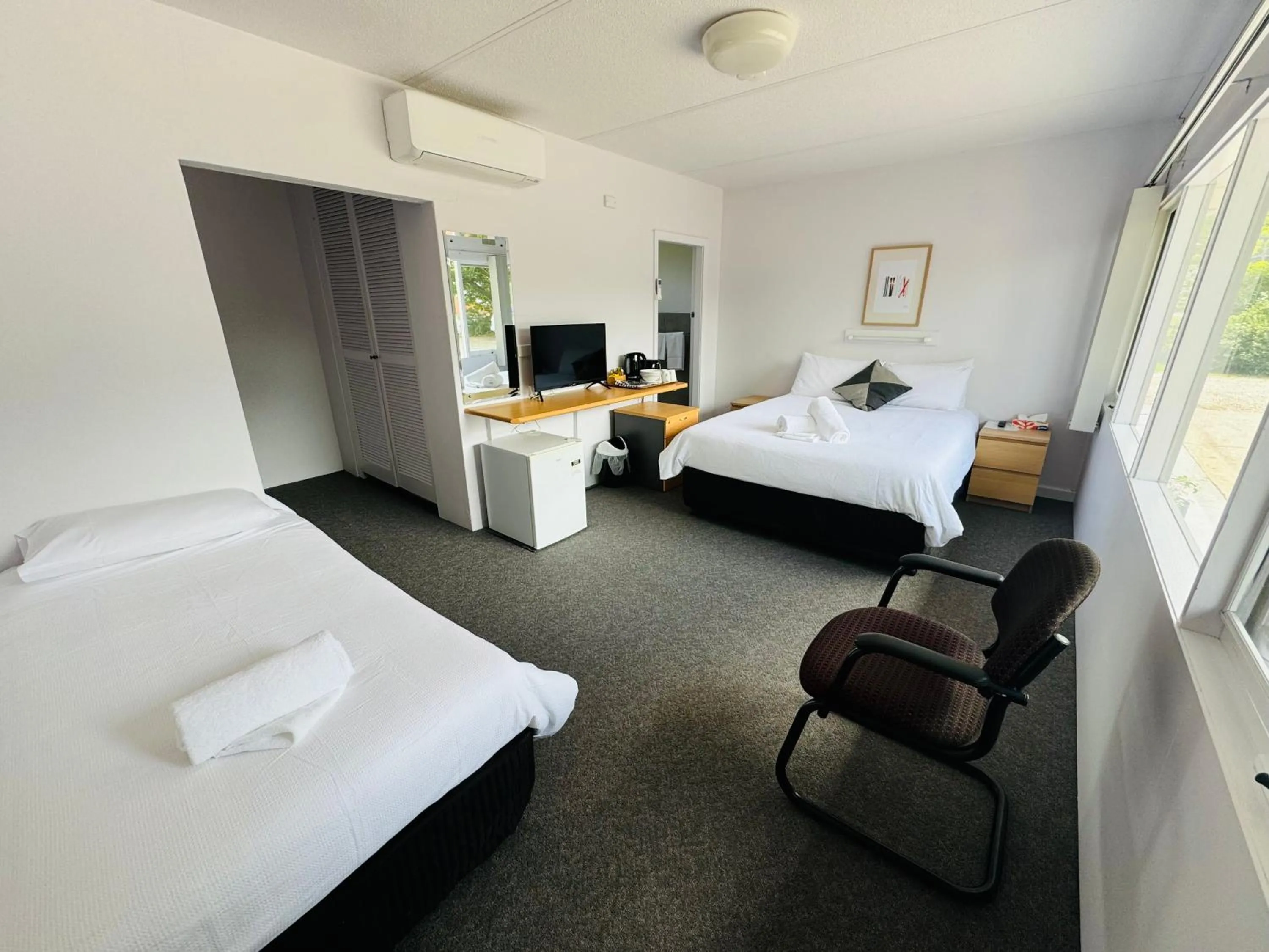 Bedroom, Bed in Mount Beauty Motor Inn