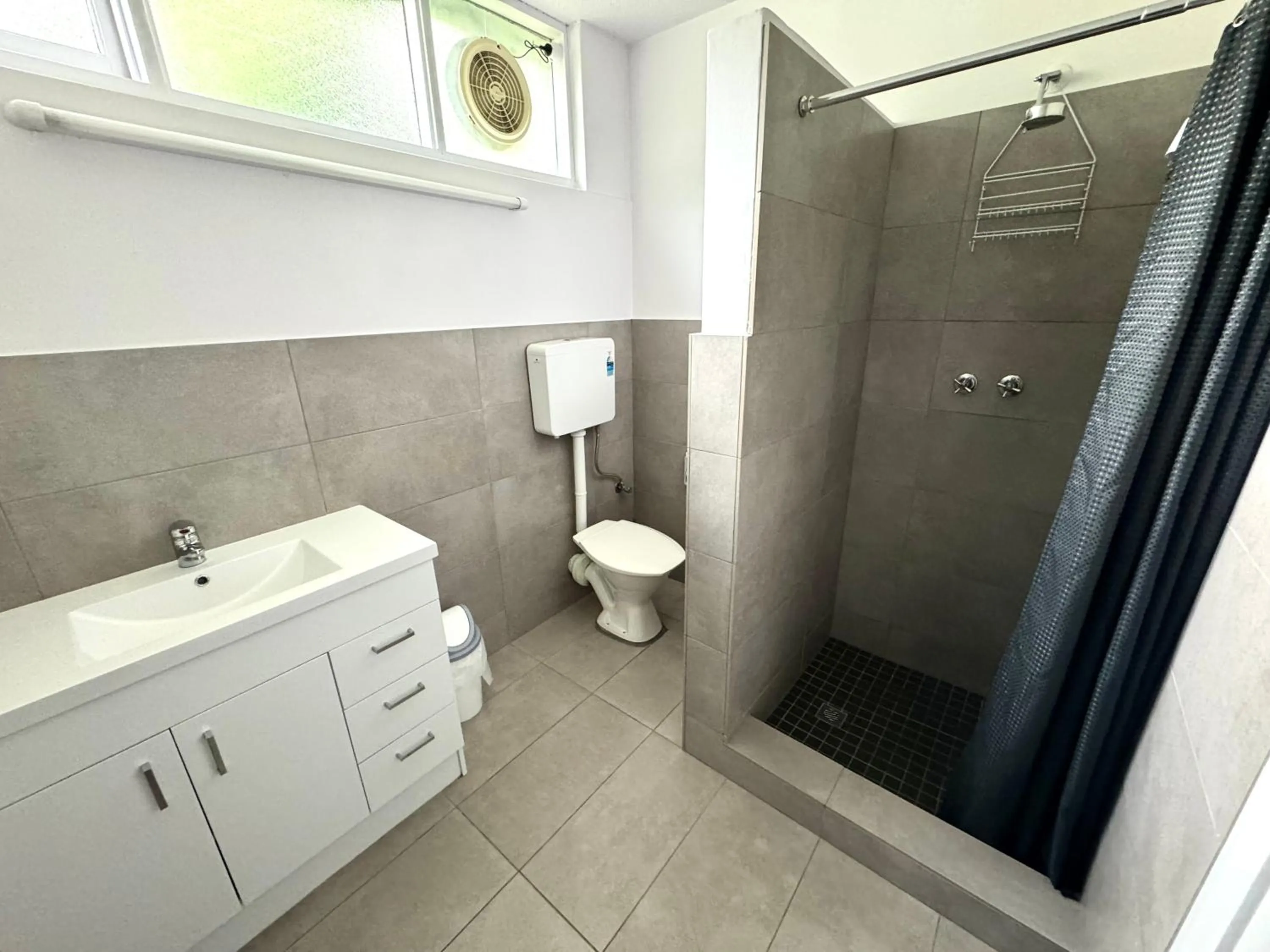 Bathroom in Mount Beauty Motor Inn