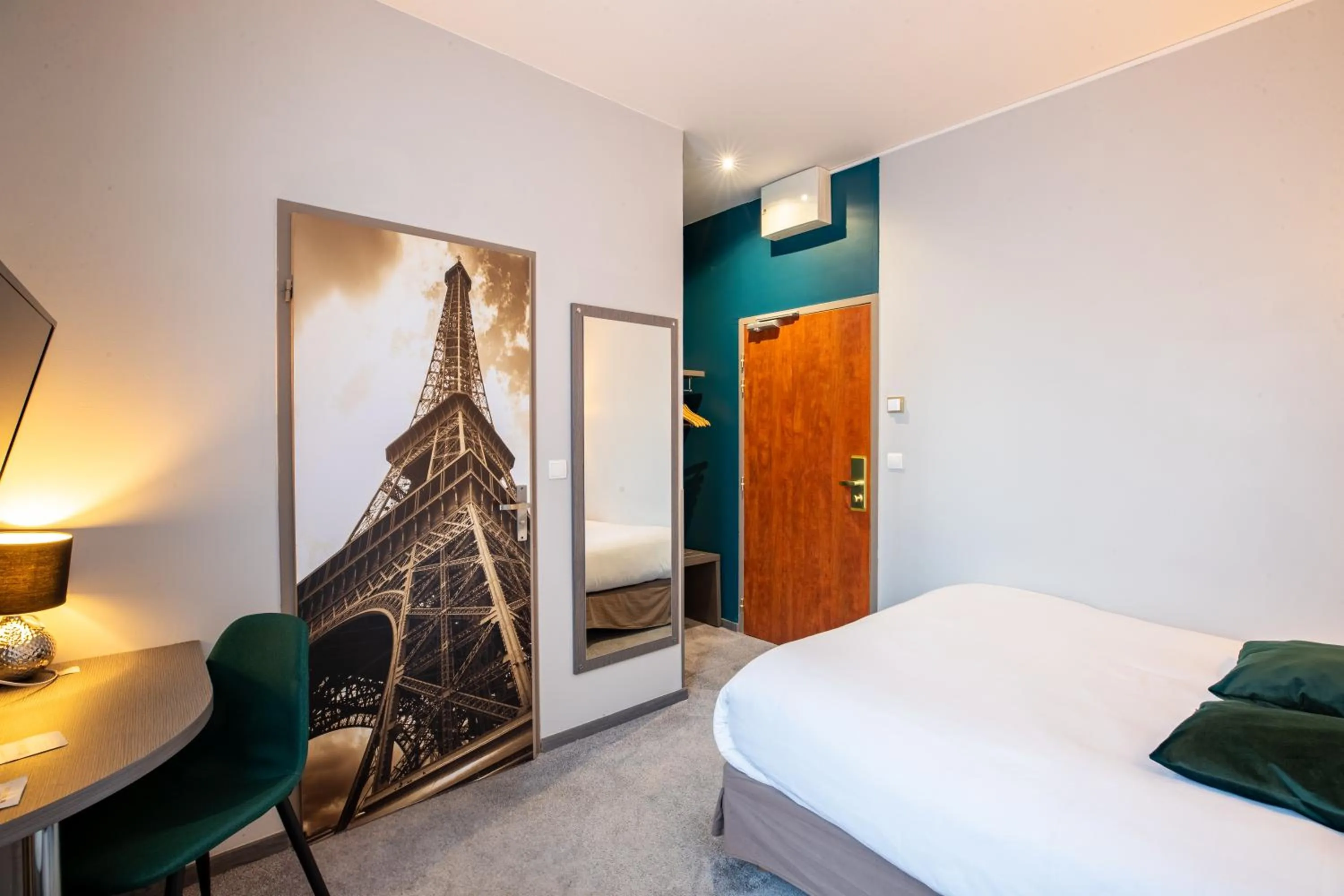 Bed in Best Western Hotel Saint Claude