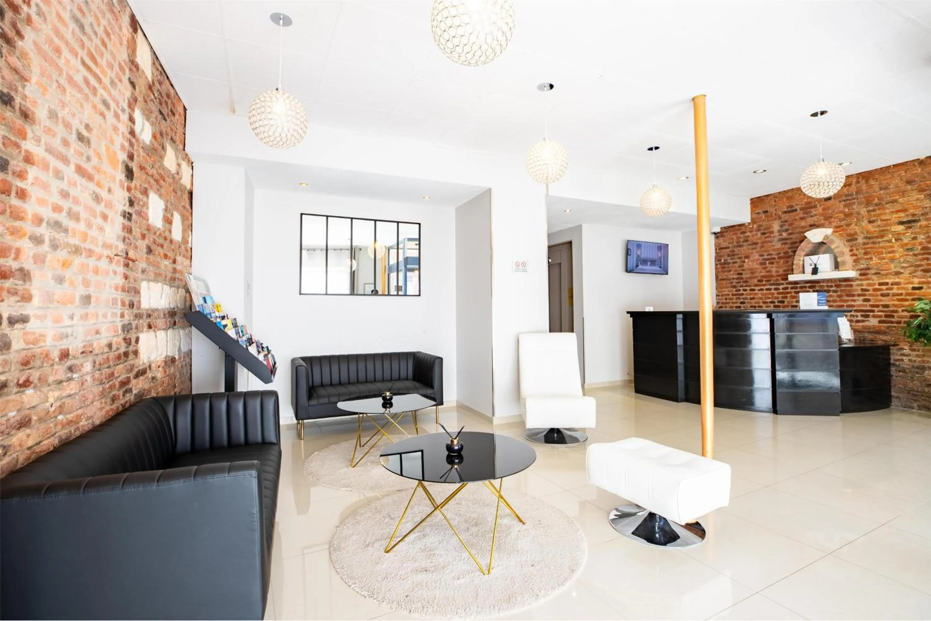 Lobby or reception in Best Western Hotel Saint Claude