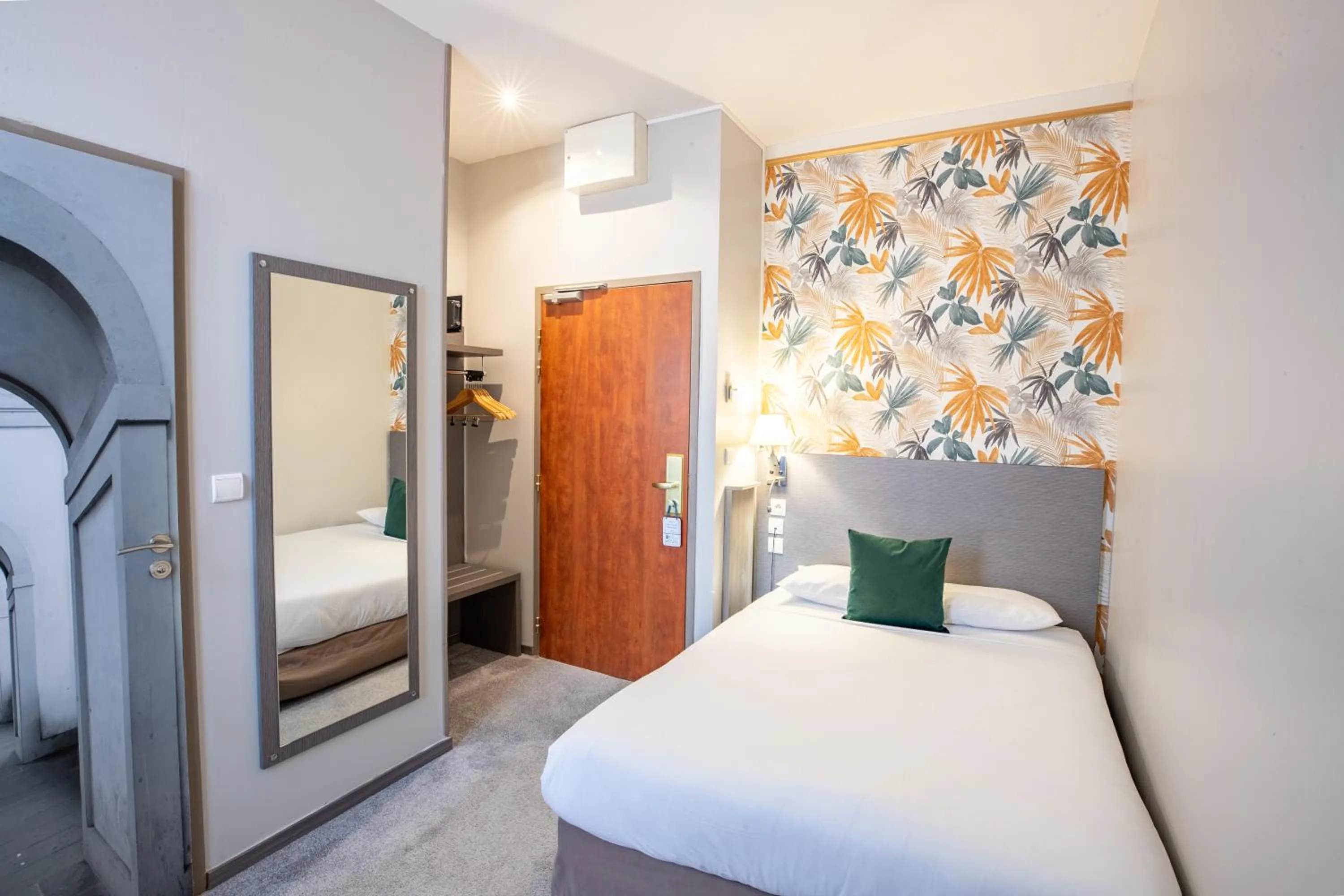 Bed in Best Western Hotel Saint Claude