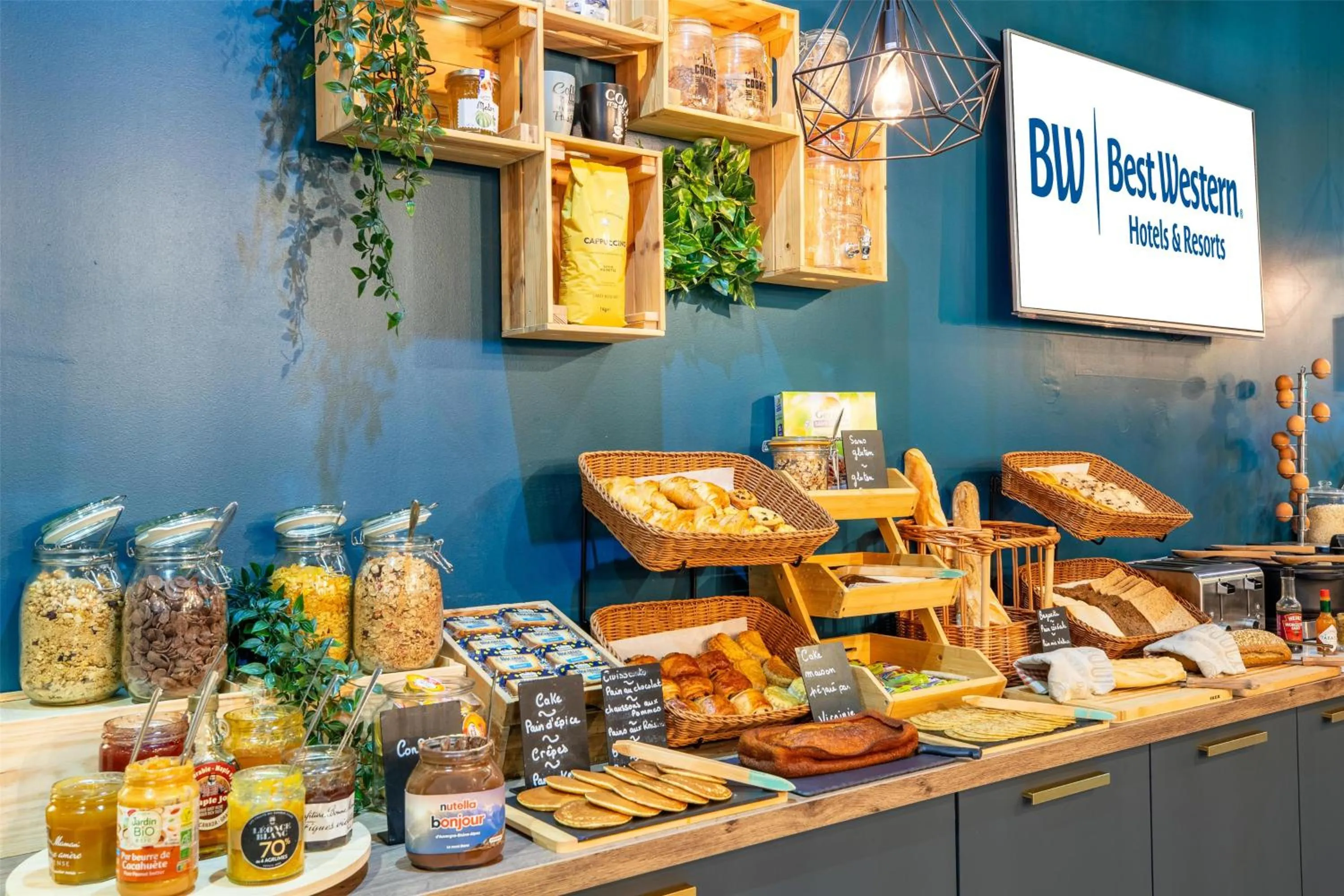 Breakfast in Best Western Hotel Saint Claude