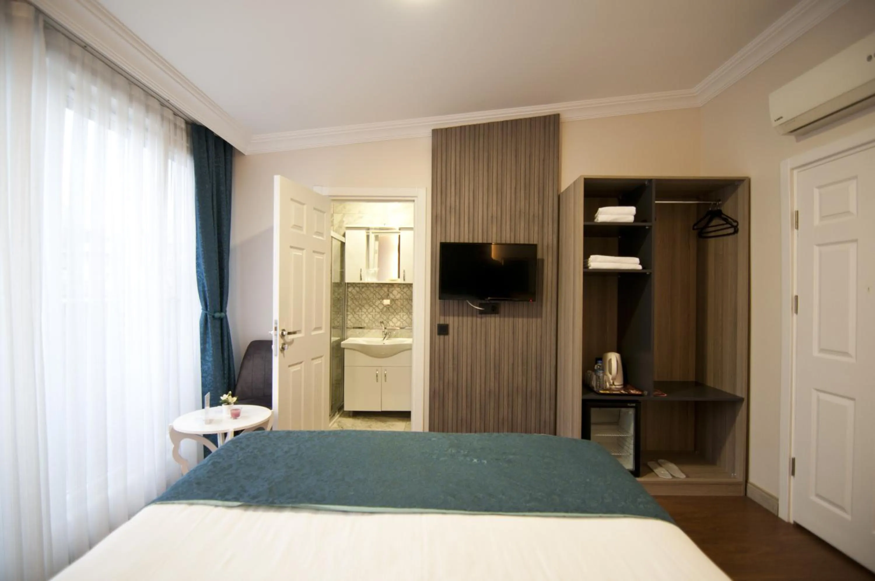 Photo of the whole room, Bed in Genius Hotel Istanbul