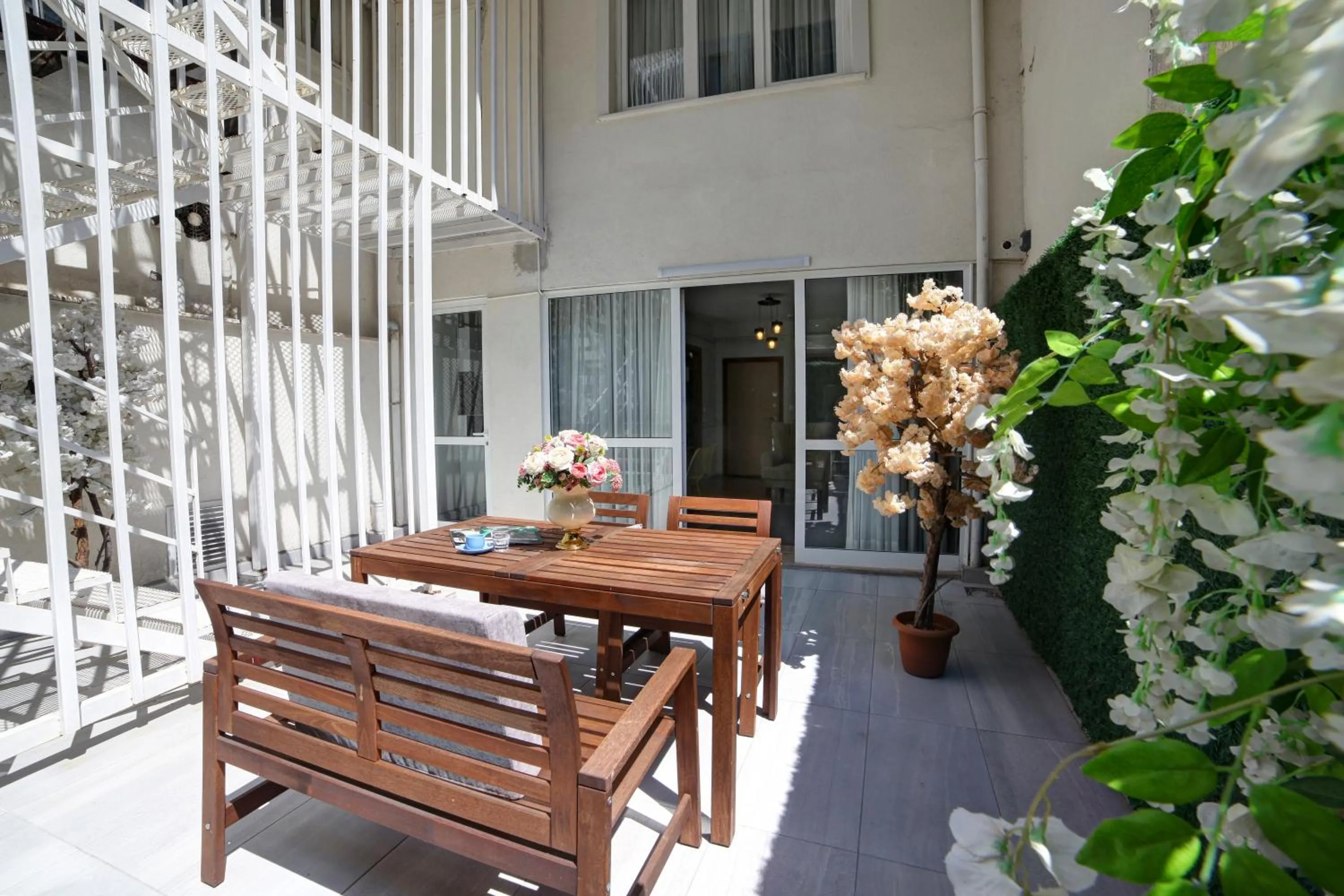 Garden in Beddington Residence Sisli