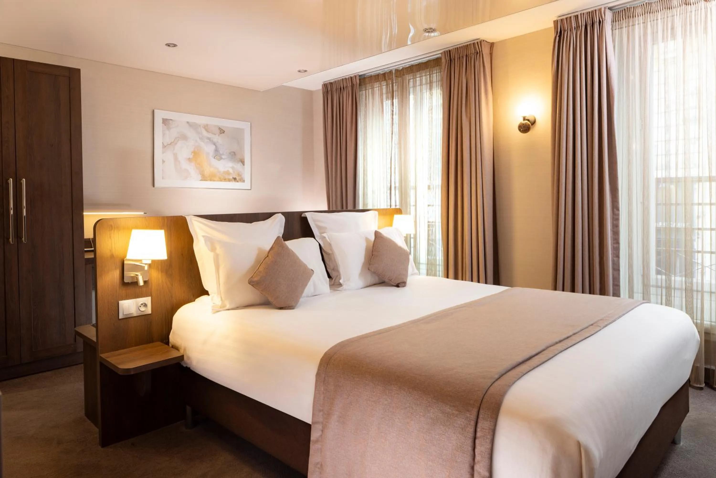 Bed in Hotel Choiseul Opera