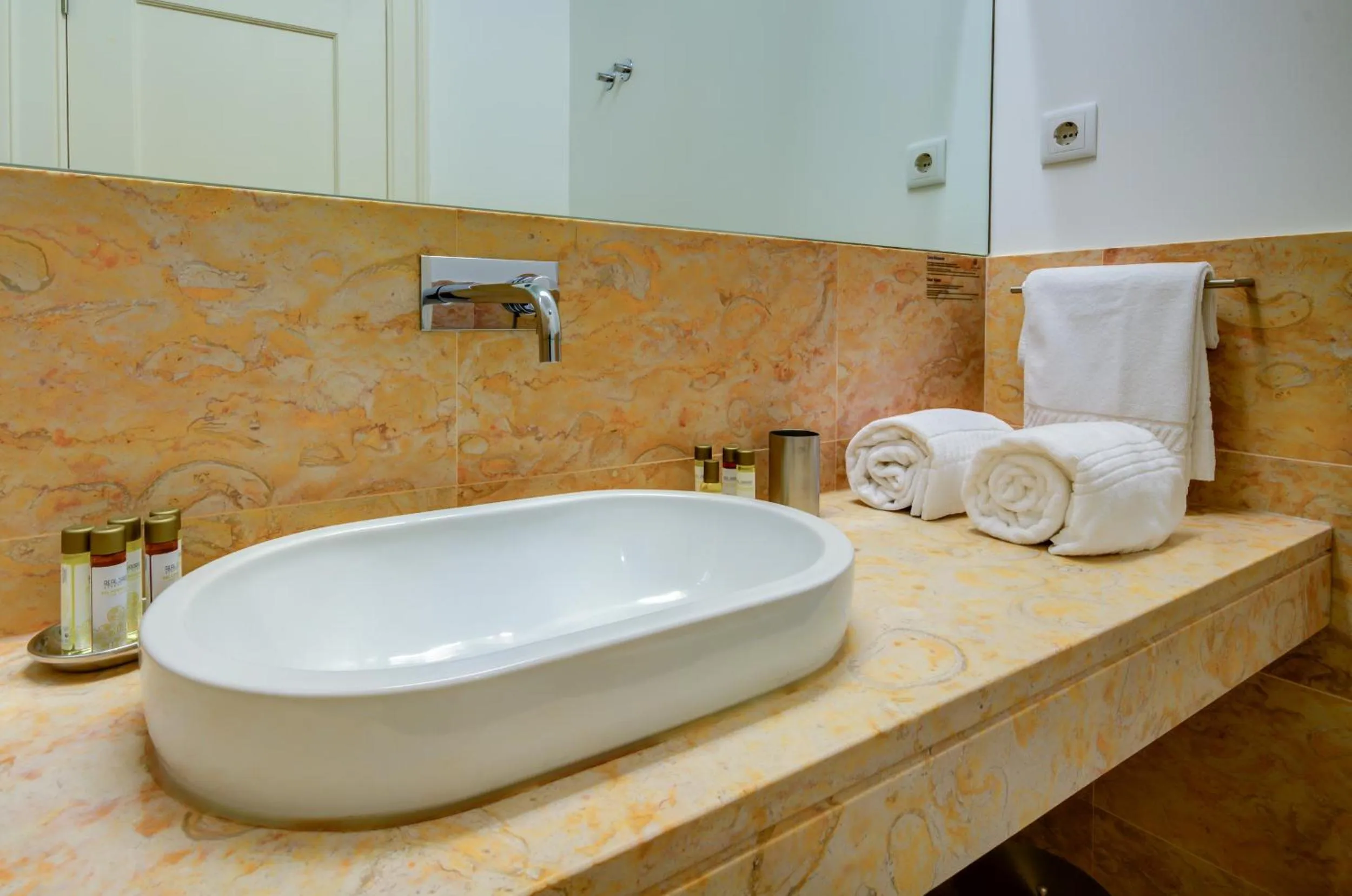 Bathroom in Casas da Baixa - Jules & Madeleine