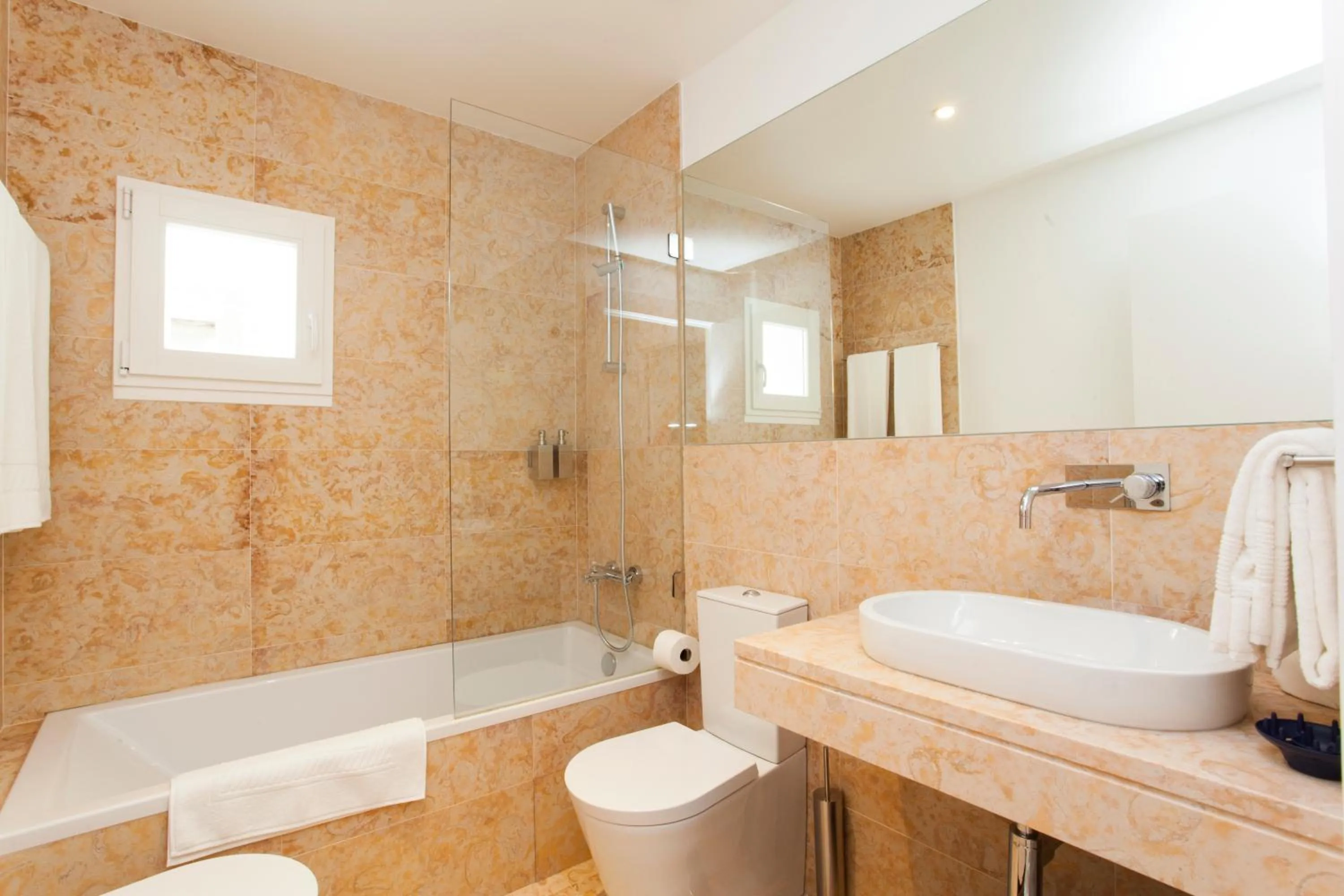 Bathroom in Casas da Baixa - Jules & Madeleine