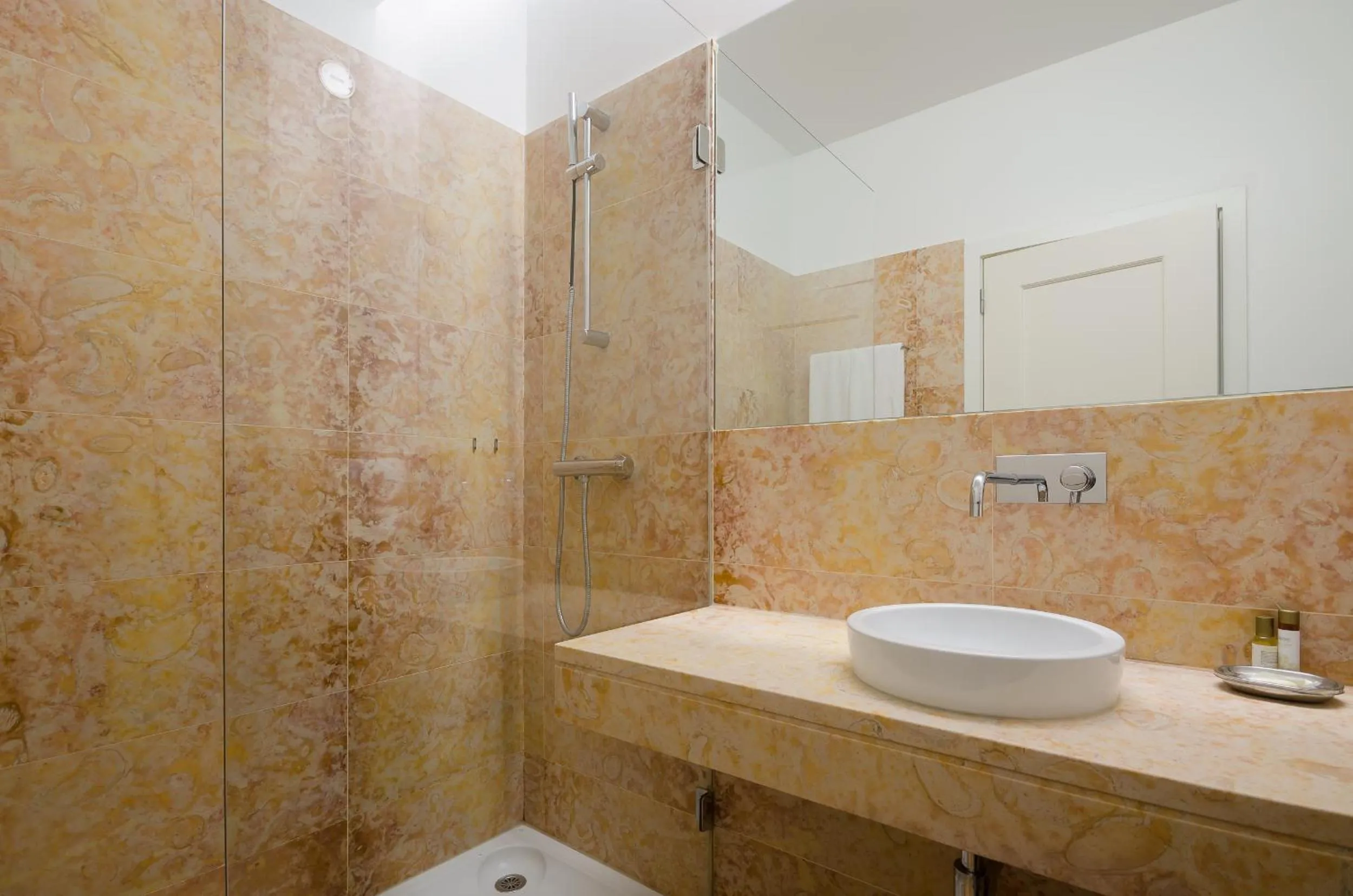 Bathroom in Casas da Baixa - Jules & Madeleine