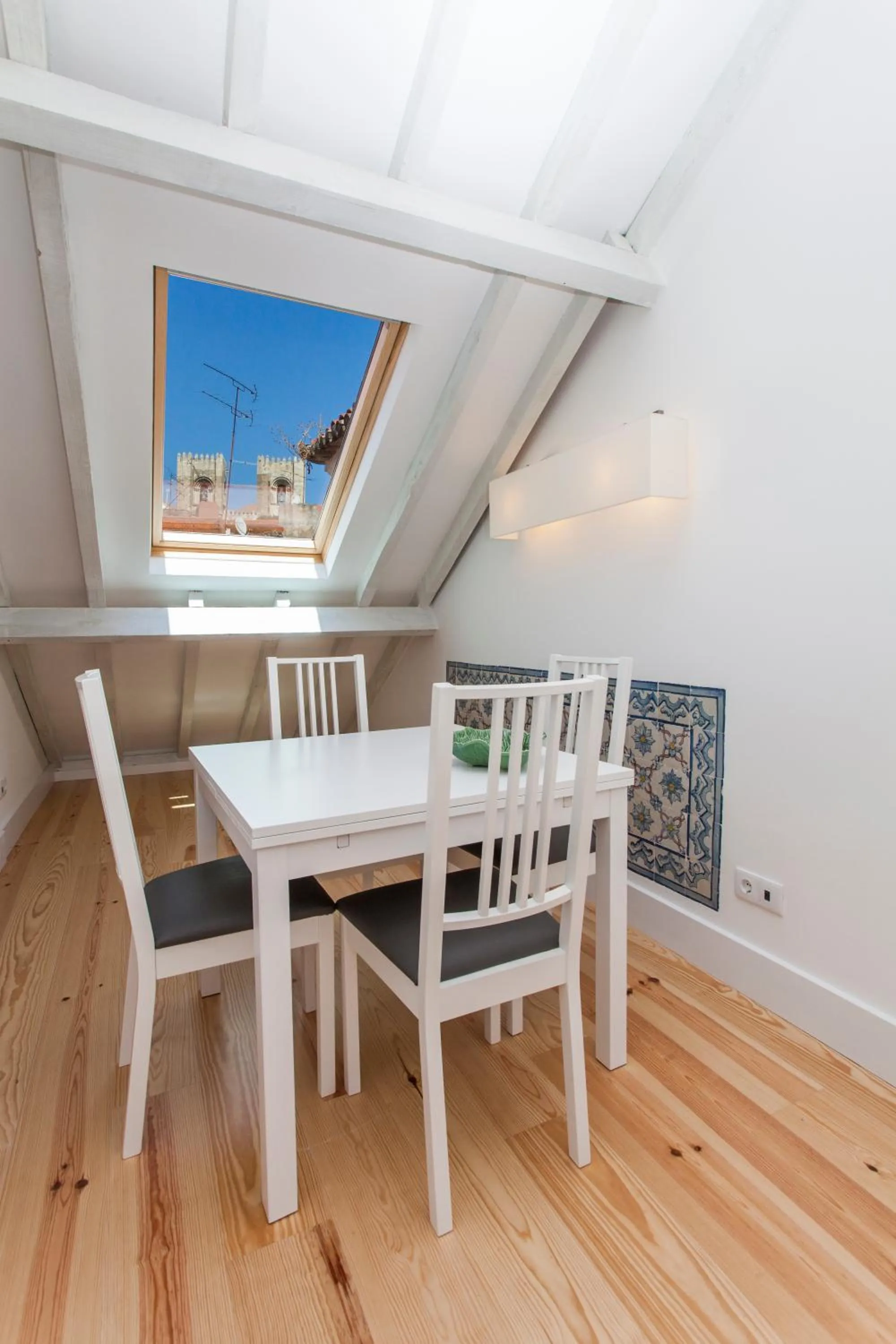 Dining area in Casas da Baixa - Jules & Madeleine