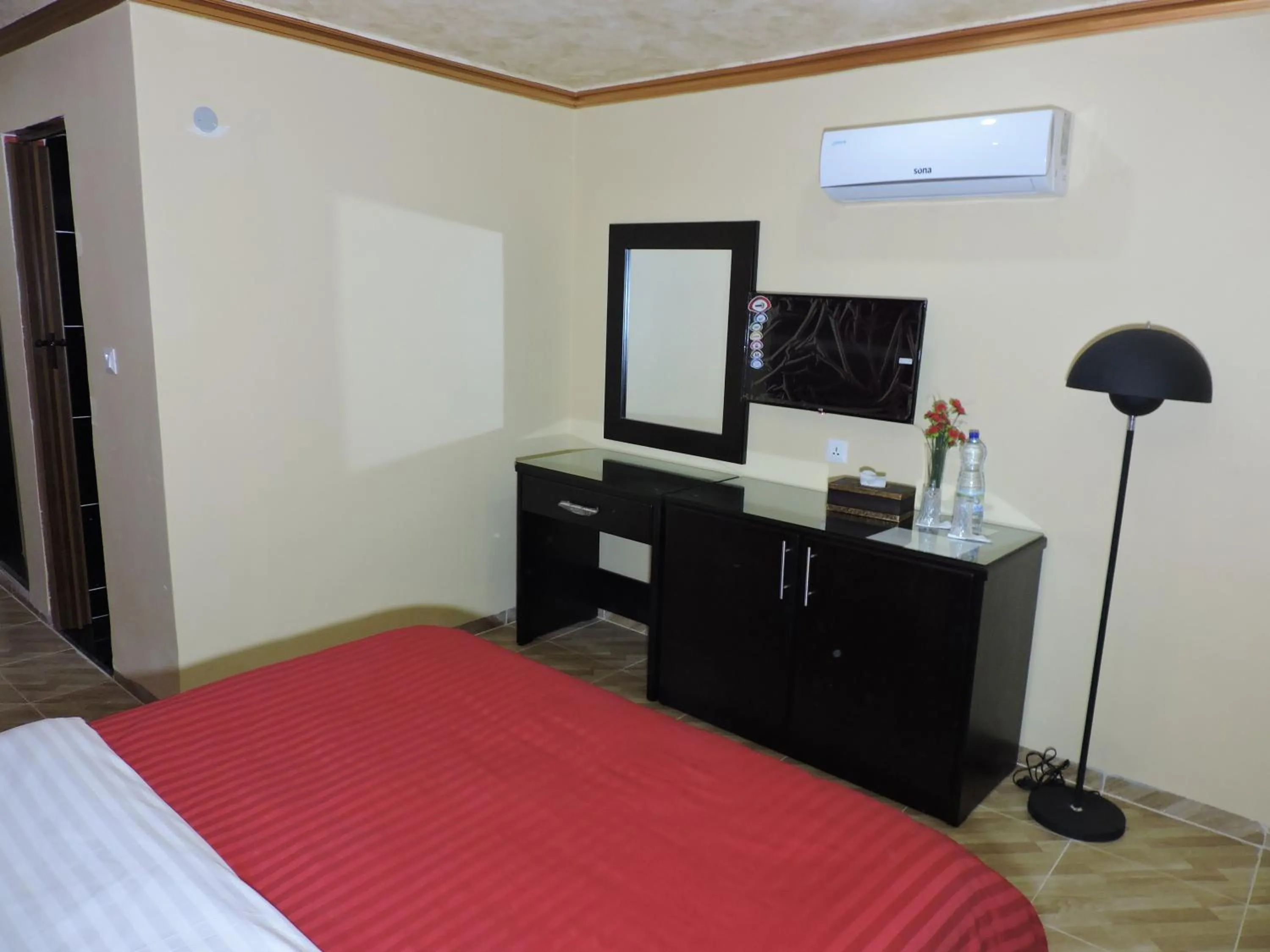TV and multimedia, Bed in Valentine Inn Luxury