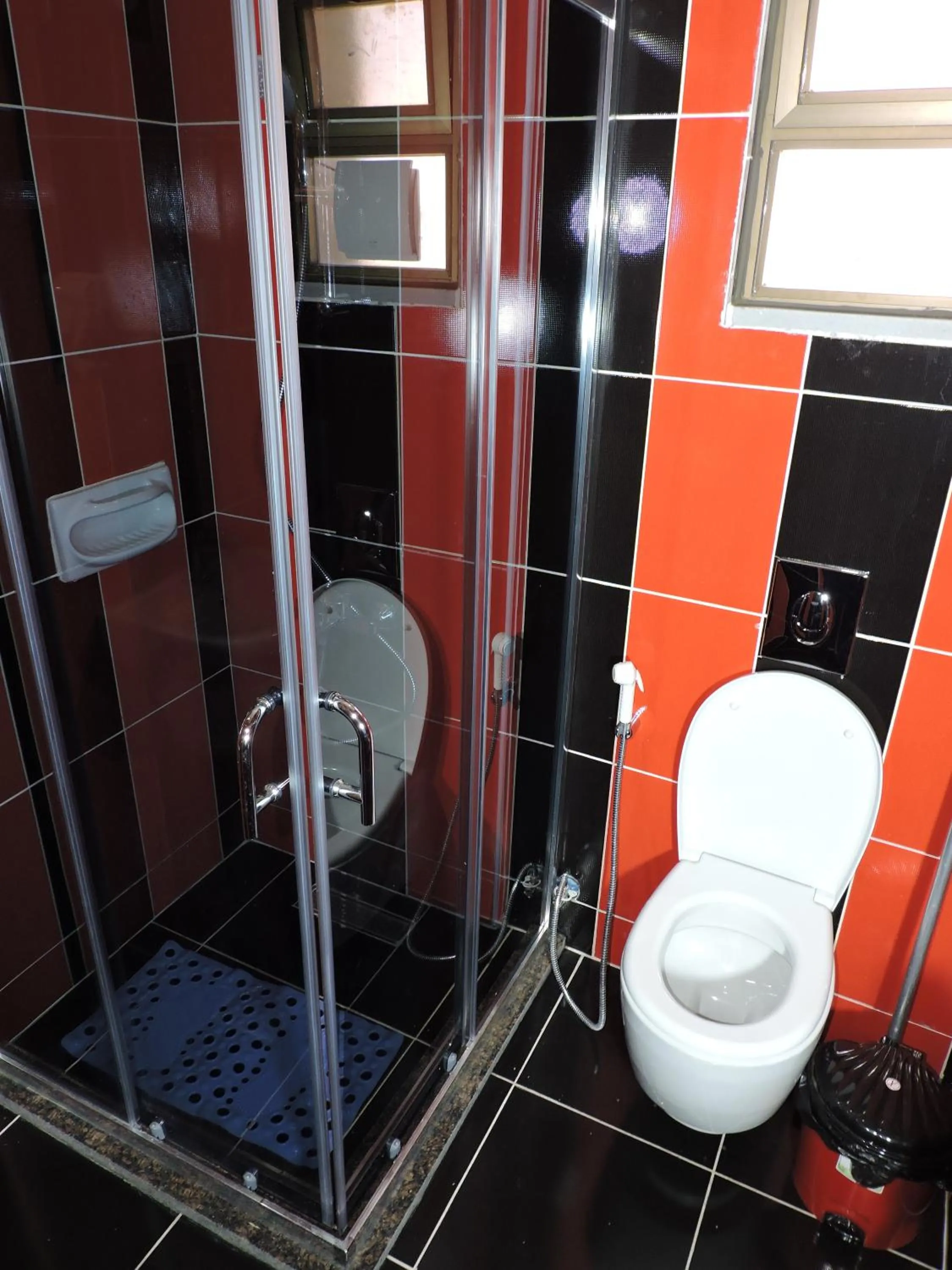 Shower in Valentine Inn Luxury