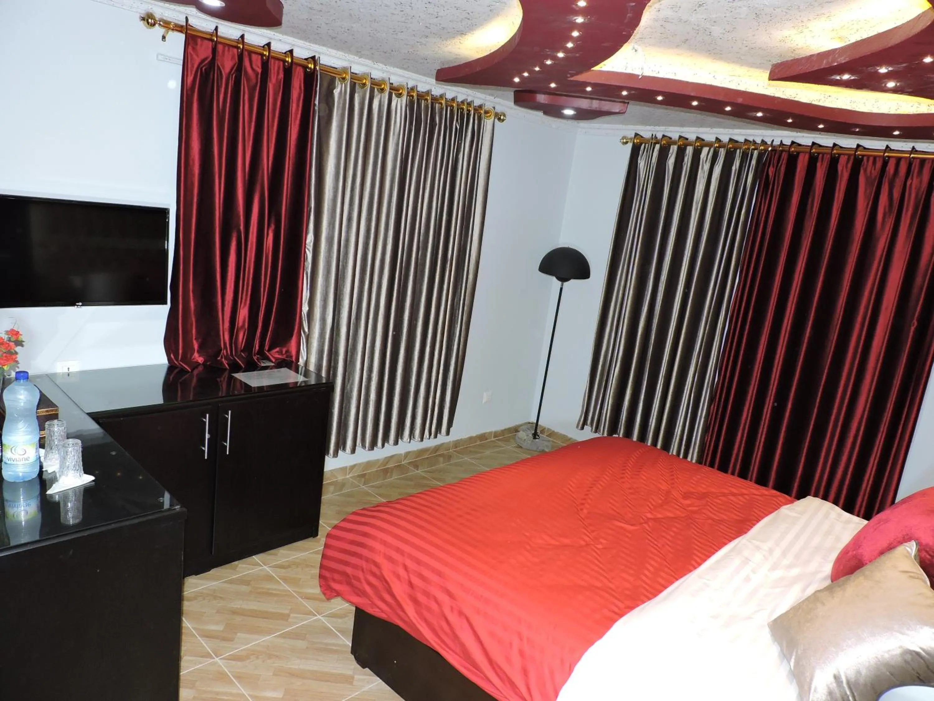 Bed in Valentine Inn Luxury