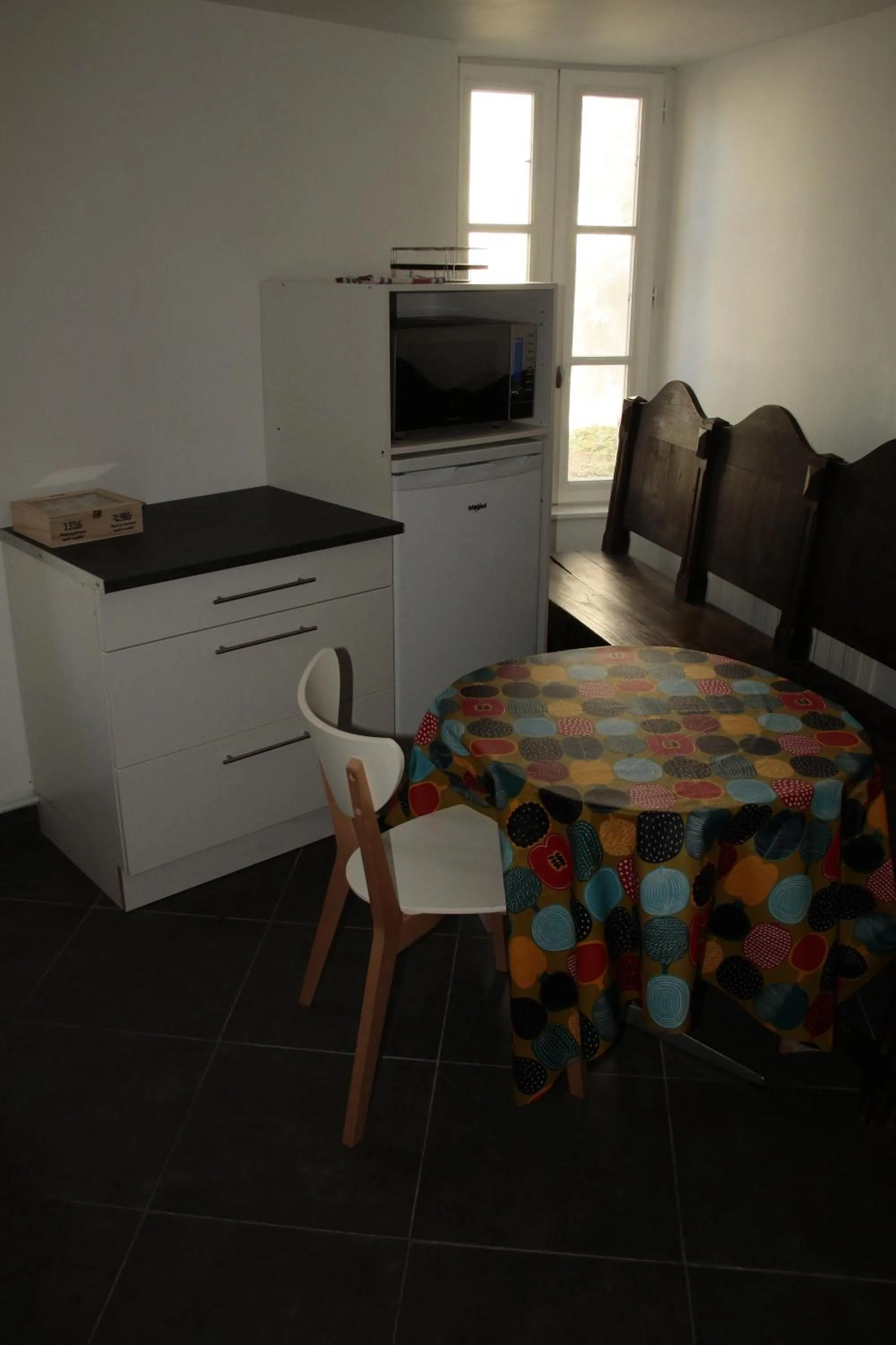 Kitchen or kitchenette in Hostel du lapin blanc