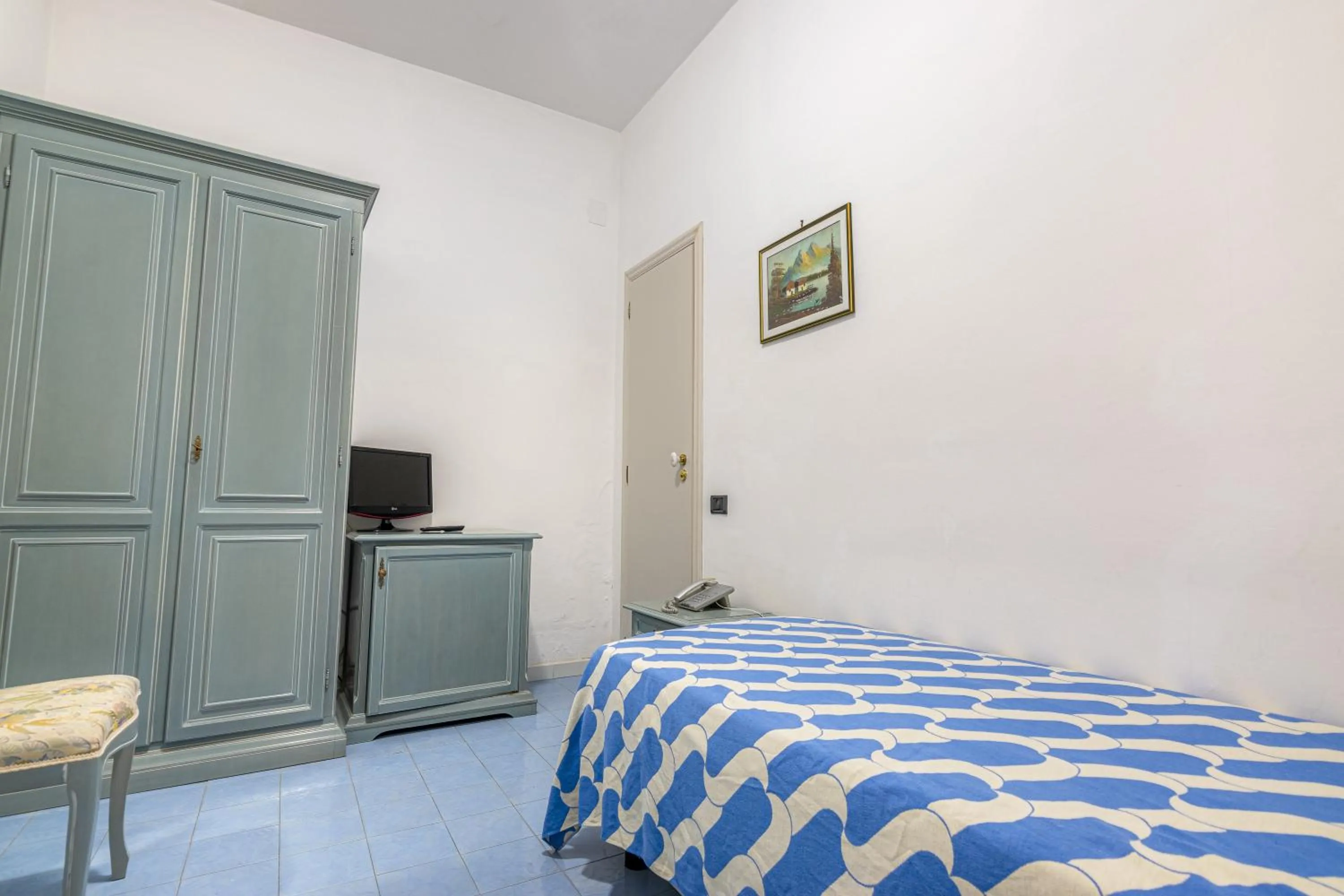 TV and multimedia, Bed in Hotel Poseidon