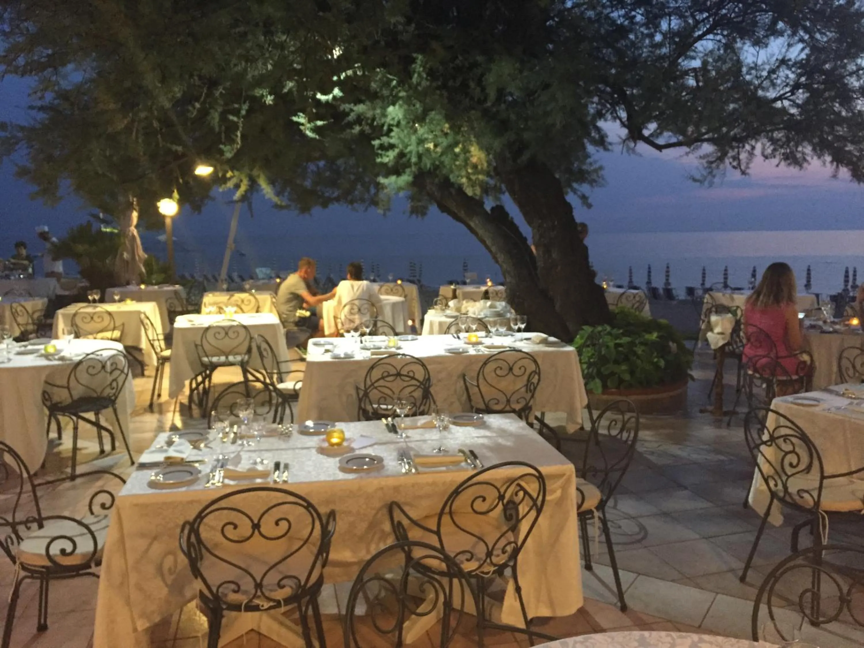 Restaurant/places to eat in Hotel Poseidon