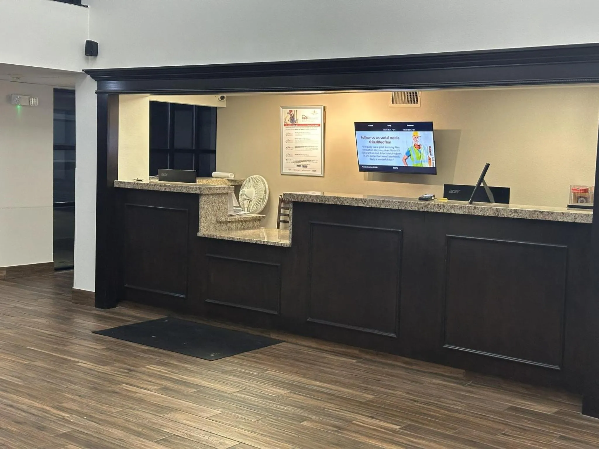 Lobby or reception in Red Roof Inn & Suites Middleborough